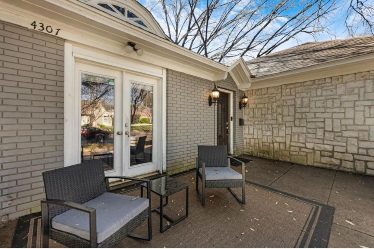 Brand New. The Oak Lawn Glam House. POOL. Backyard Oasis. view 5
