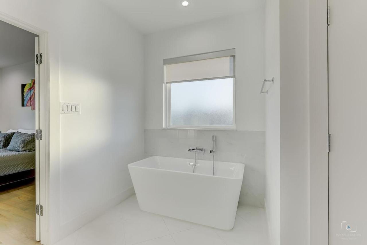 New! The Sunset Villa, Modern Luxury in Dallas view 4