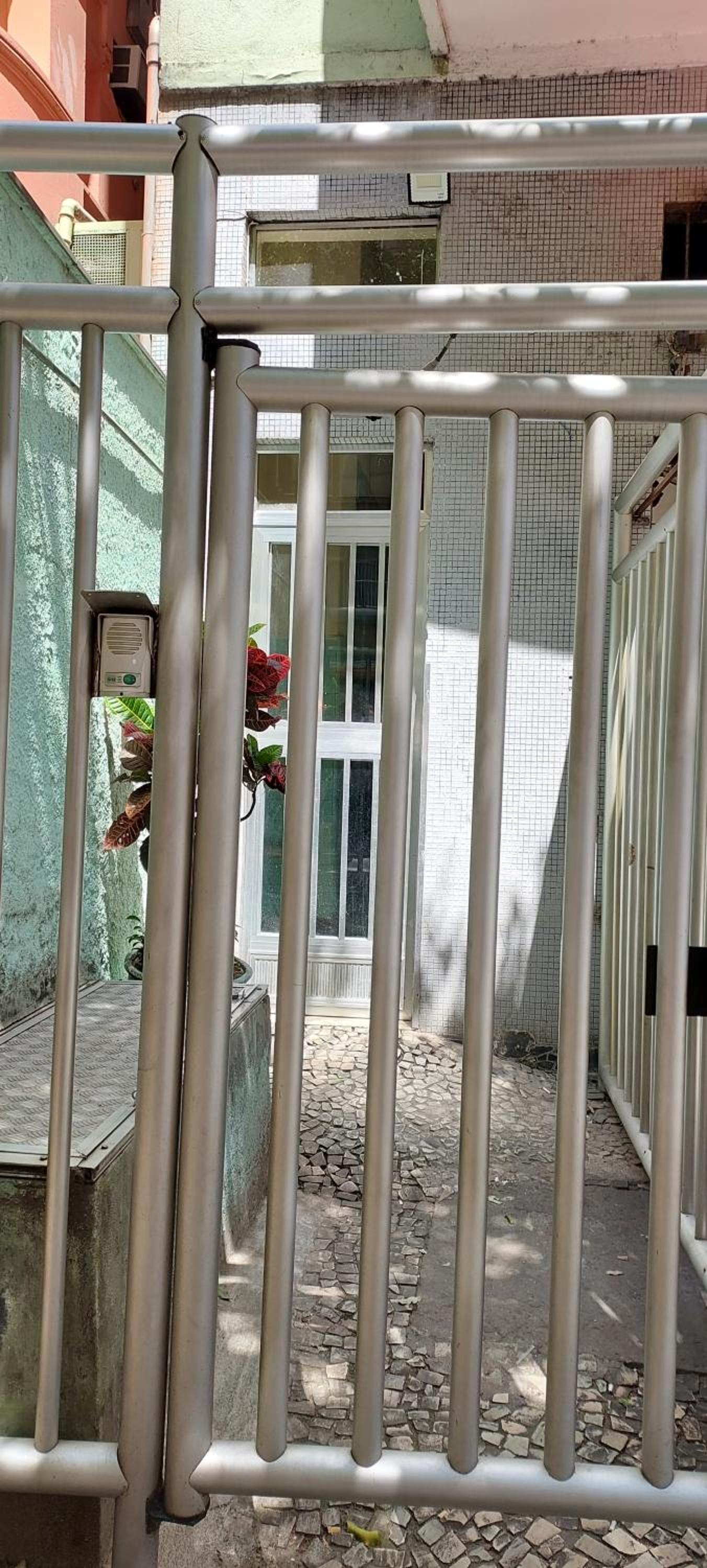Lugar ideal Copacabana quarto, sala e lavanderia