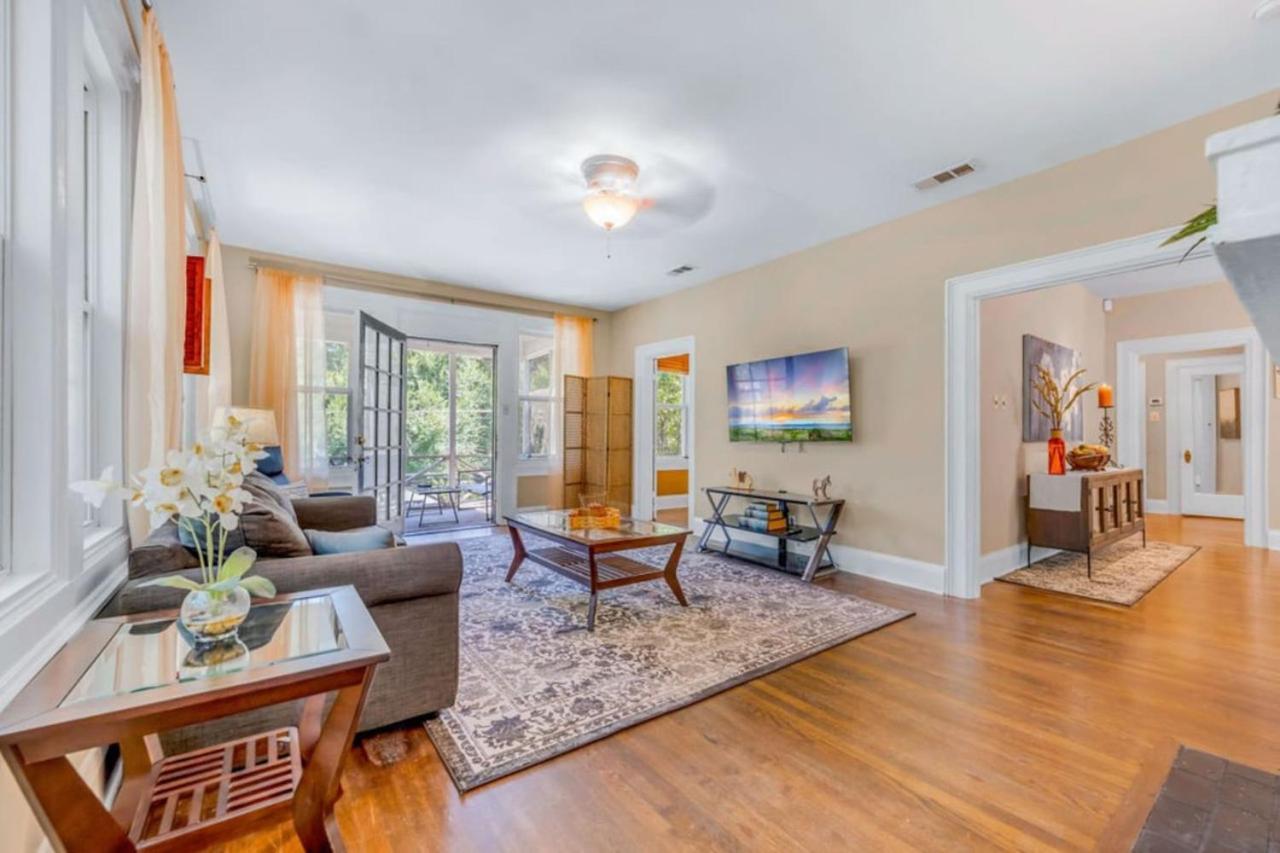 Large Groups Welcome at Oak Lawn House, Condo and Pool view 3