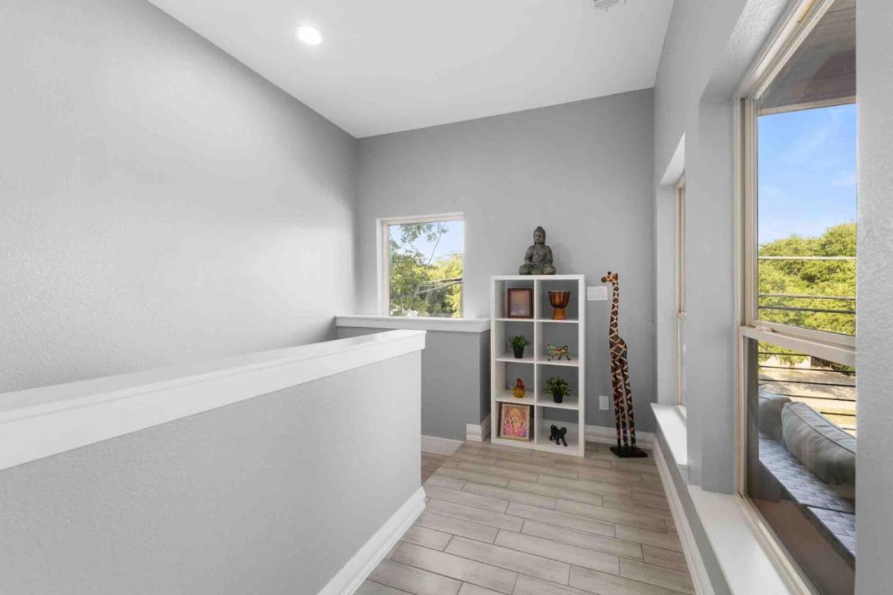 New Swanky Rustic Modern 5 STAR Home near Downtown view 2
