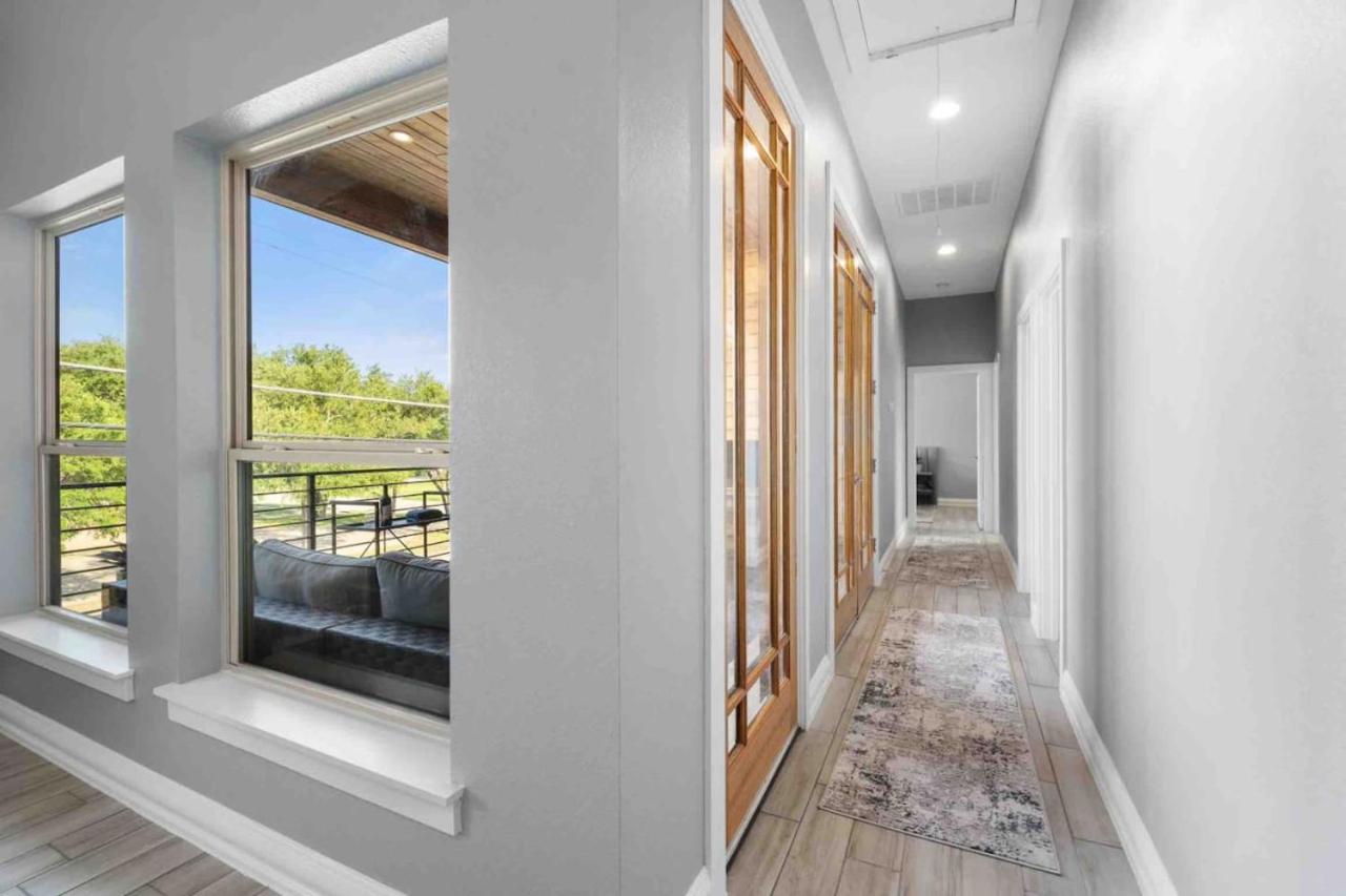 New Swanky Rustic Modern 5 STAR Home near Downtown view 3