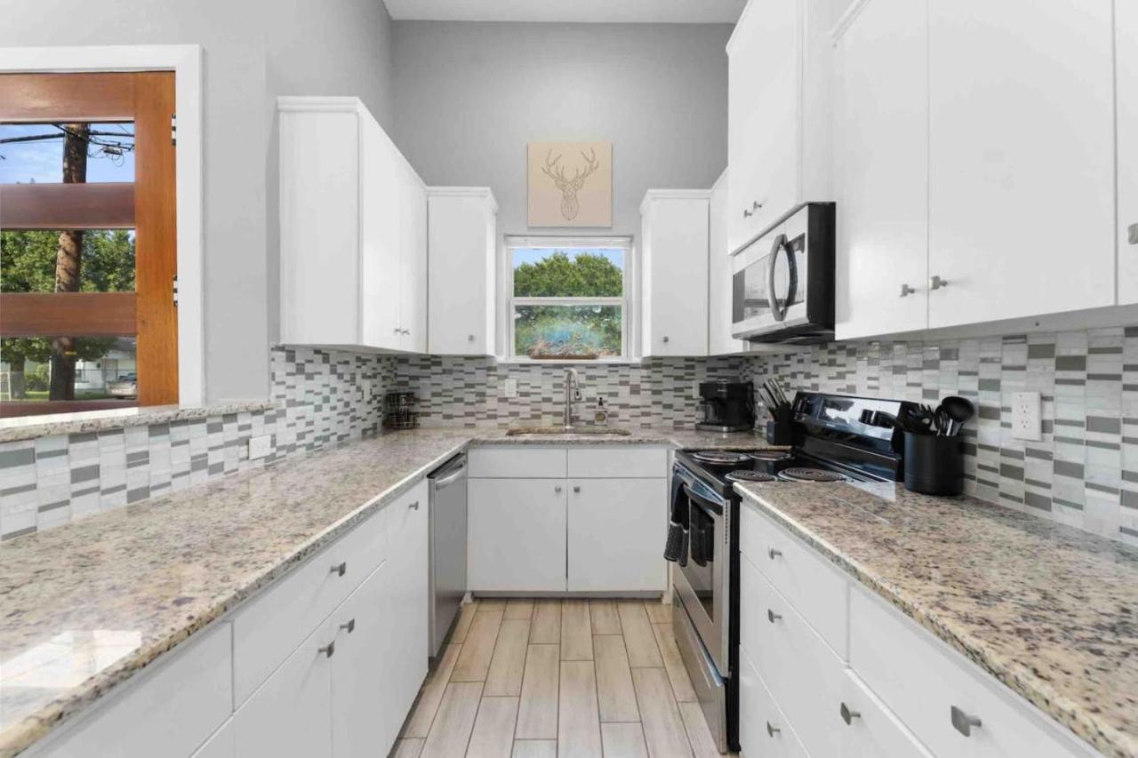 New Swanky Rustic Modern 5 STAR Home near Downtown view 4