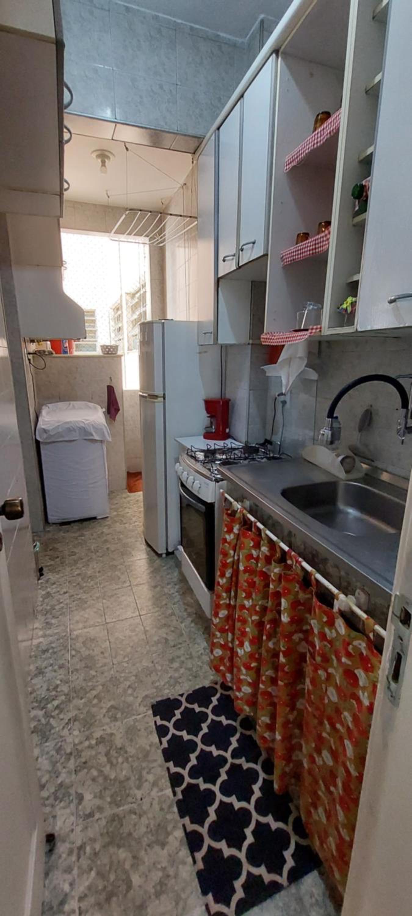 Lugar ideal Copacabana quarto, sala e lavanderia