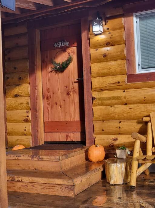 Knotty Shack- Unique Tiny Log Cabin with Hot Tub view 3