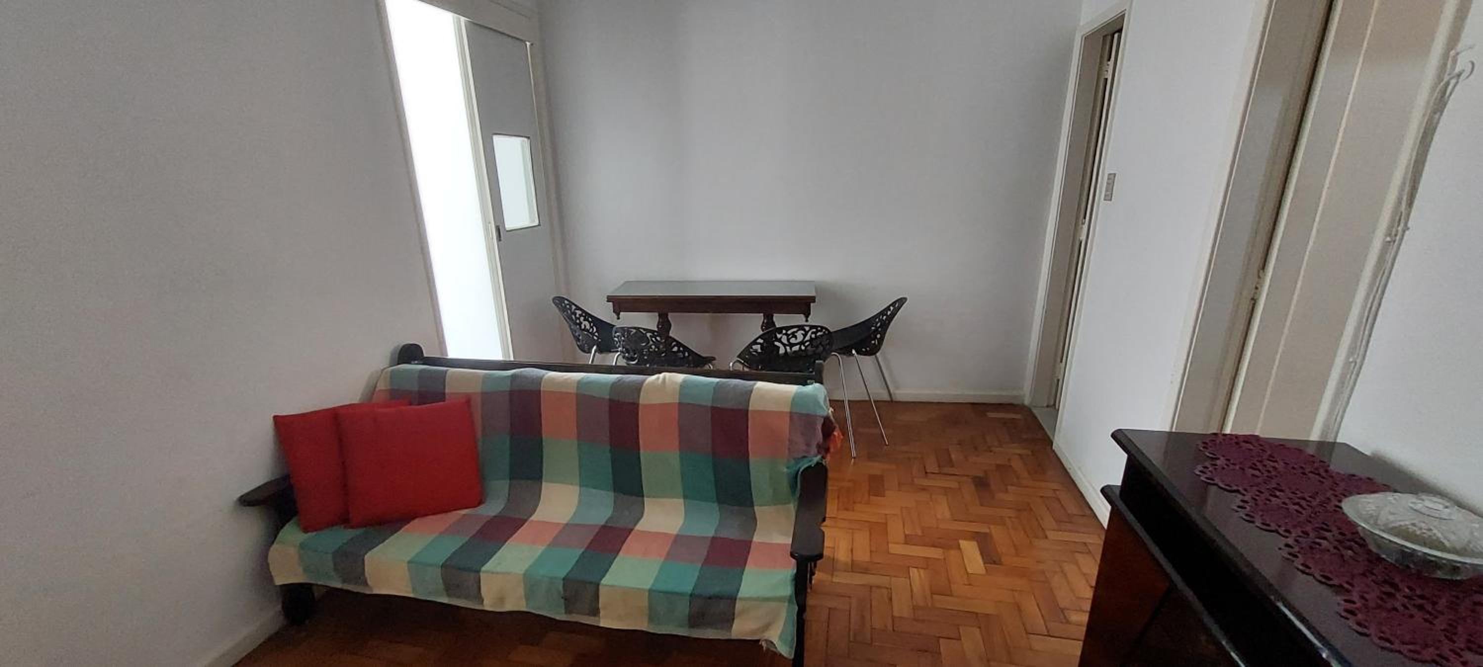 Lugar ideal Copacabana quarto, sala e lavanderia