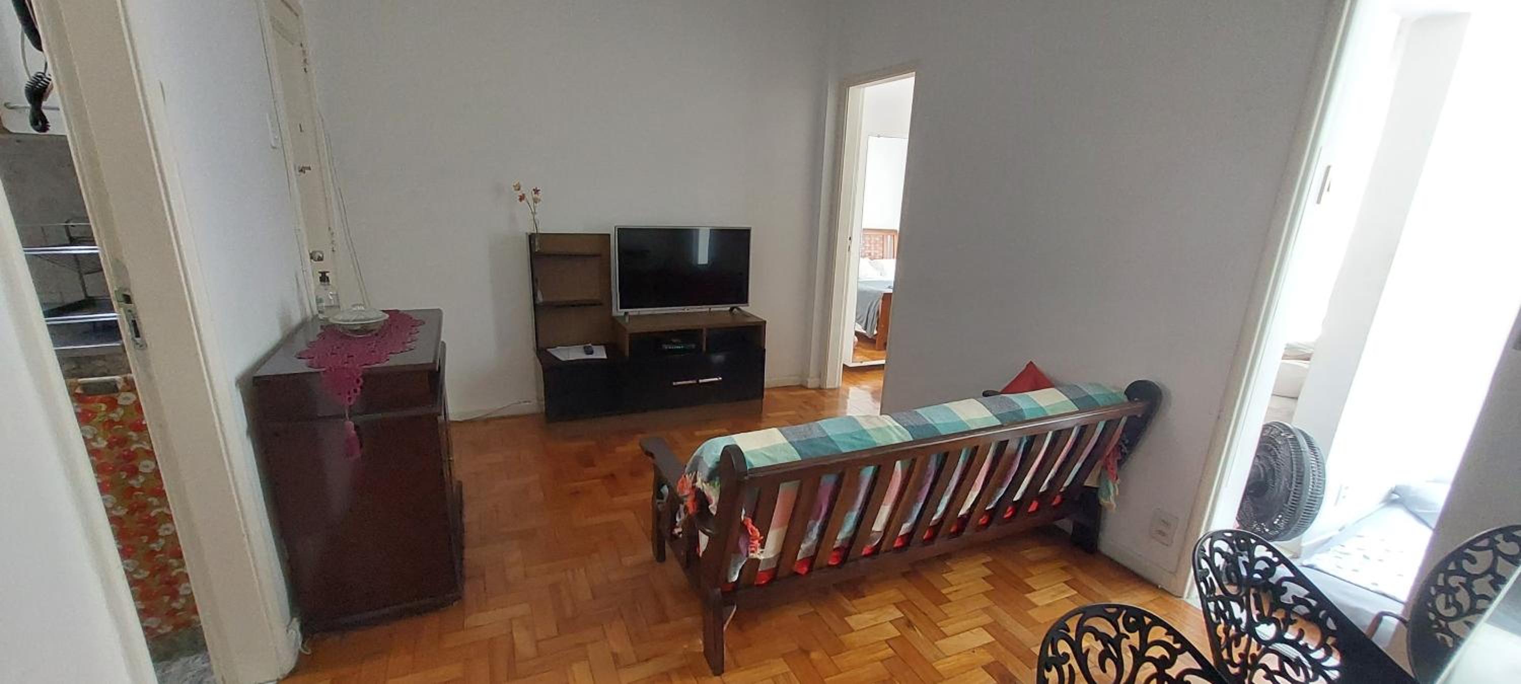Lugar ideal Copacabana quarto, sala e lavanderia