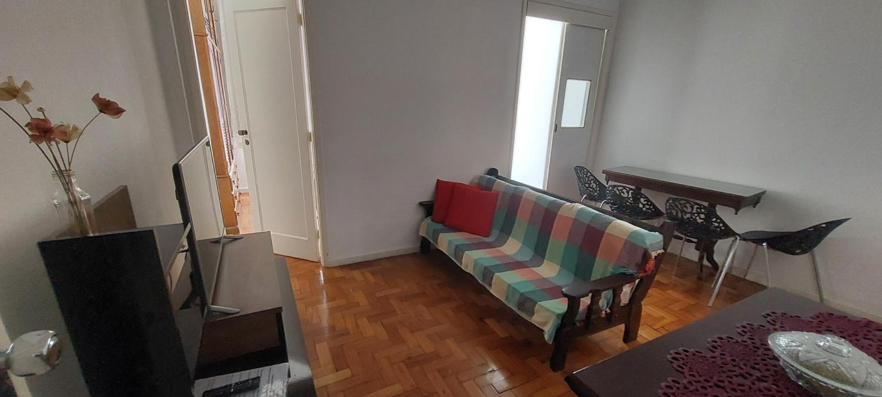Lugar ideal Copacabana quarto, sala e lavanderia