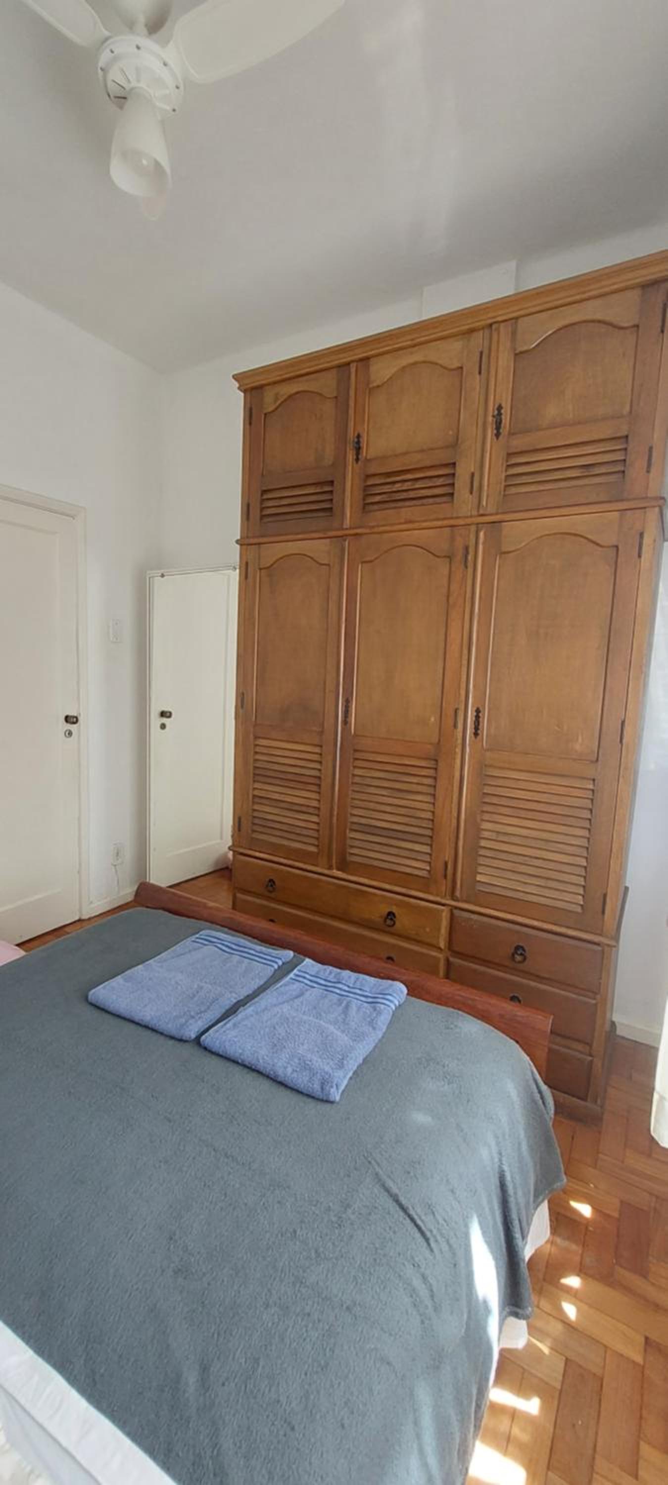 Lugar ideal Copacabana quarto, sala e lavanderia