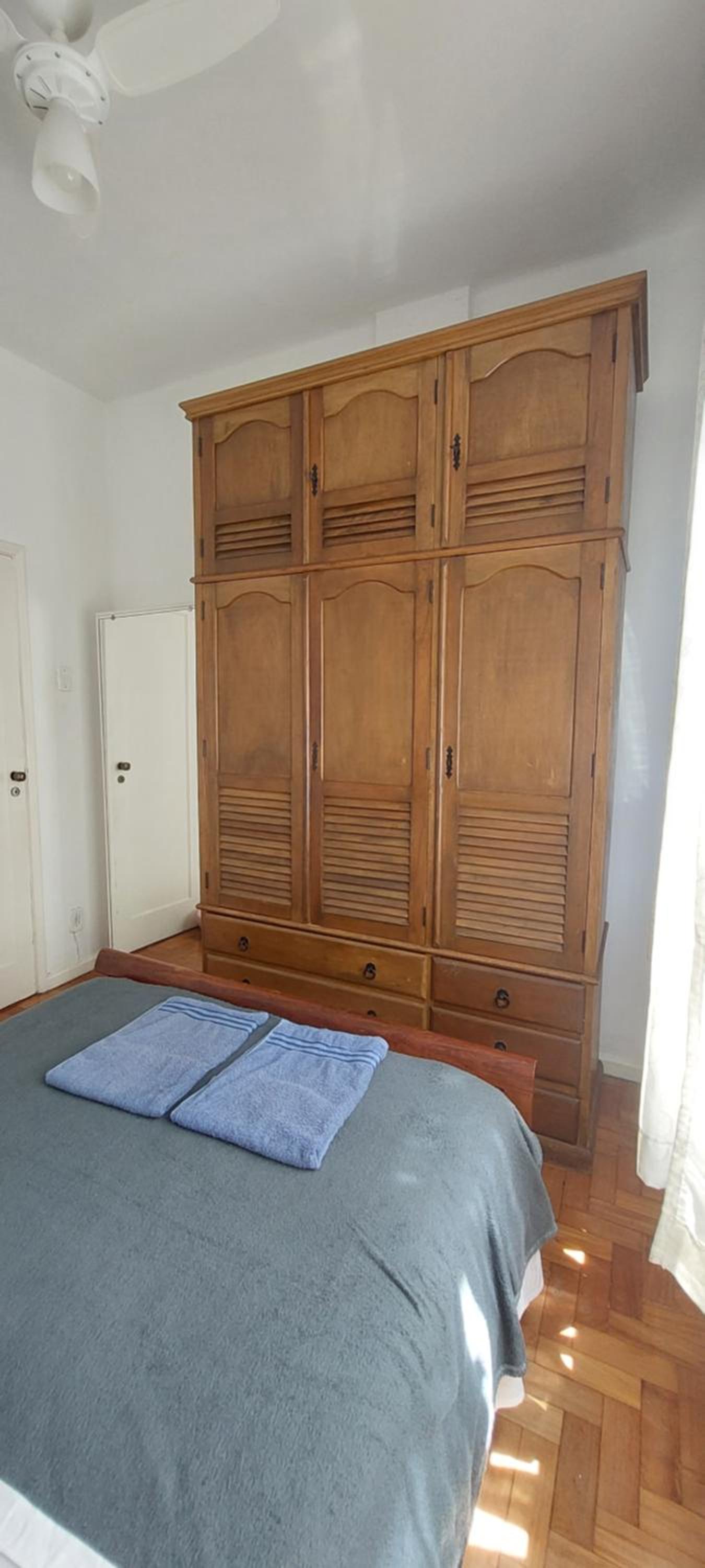 Lugar ideal Copacabana quarto, sala e lavanderia