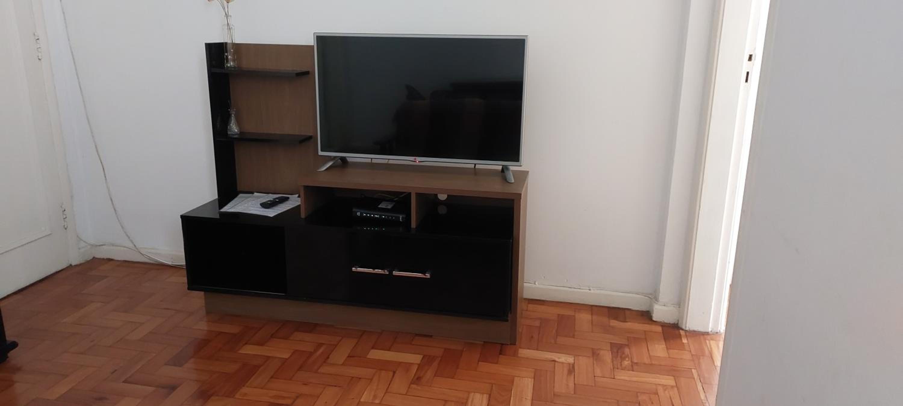 Lugar ideal Copacabana quarto, sala e lavanderia