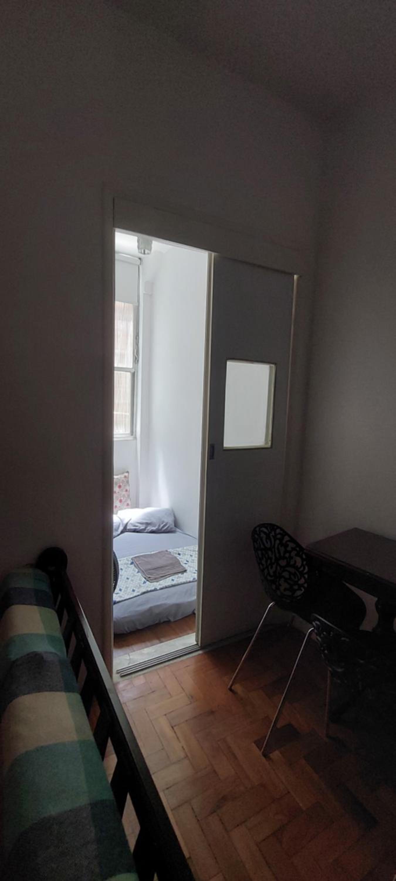 Lugar ideal Copacabana quarto, sala e lavanderia
