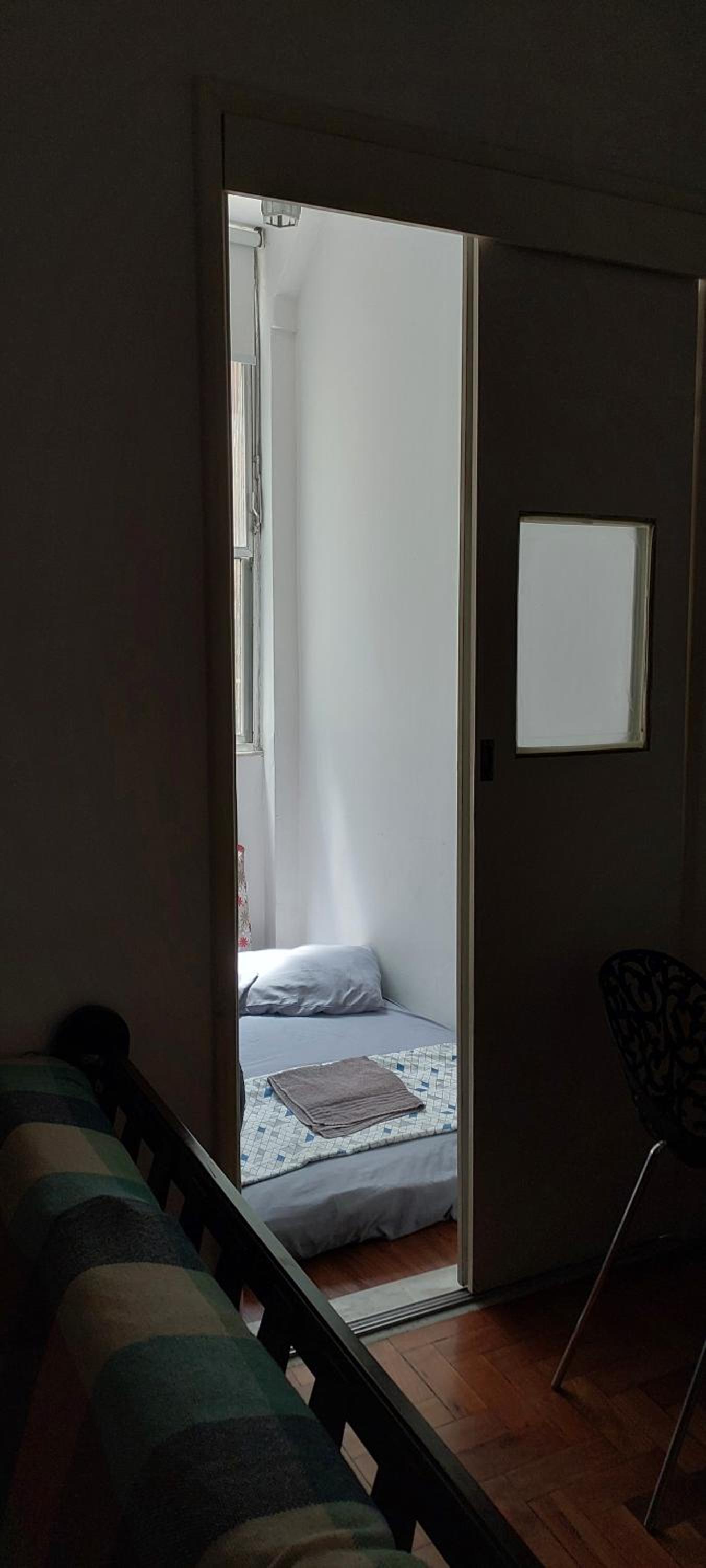 Lugar ideal Copacabana quarto, sala e lavanderia