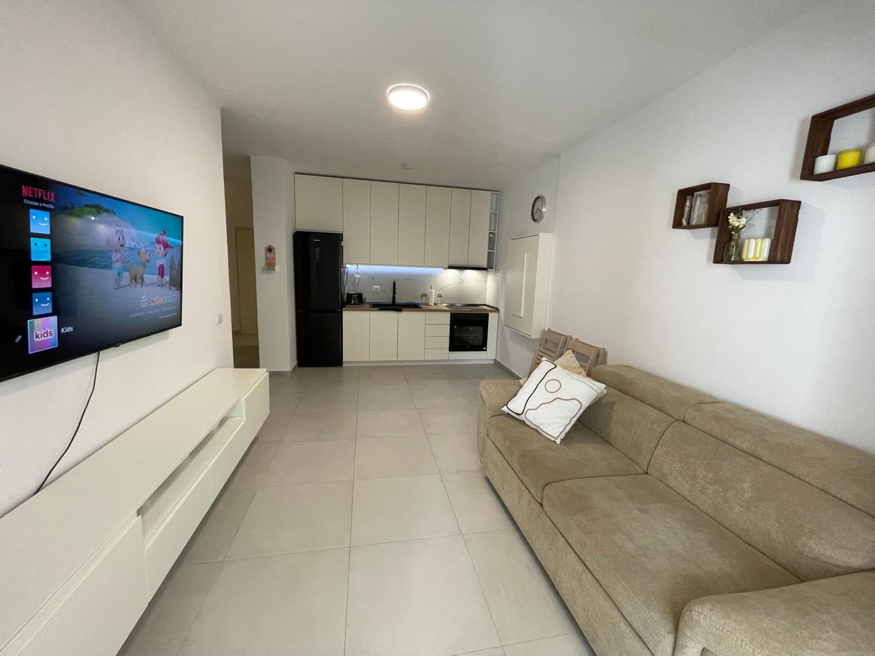 Sunshine Apt Qerret-Golem Beach-Self-Check-in