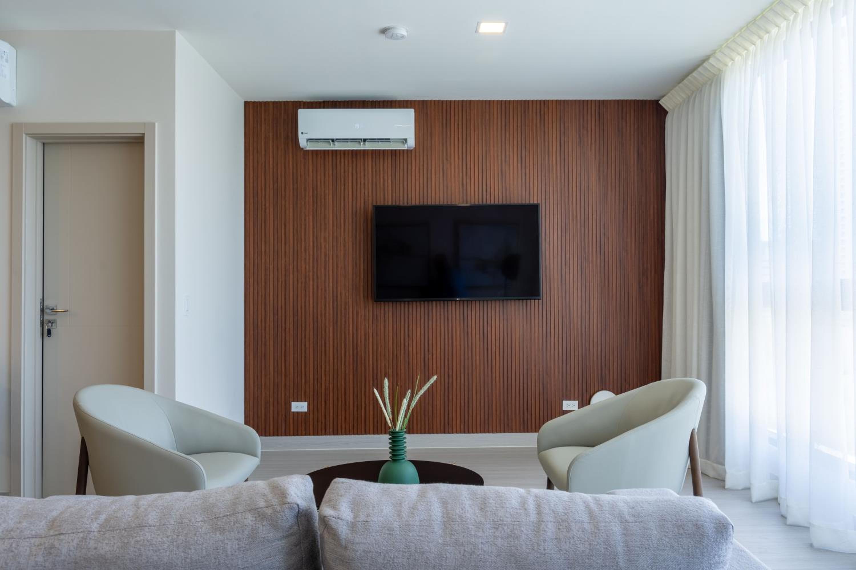 Deluxe Guest Condo Suite 1BR view 3