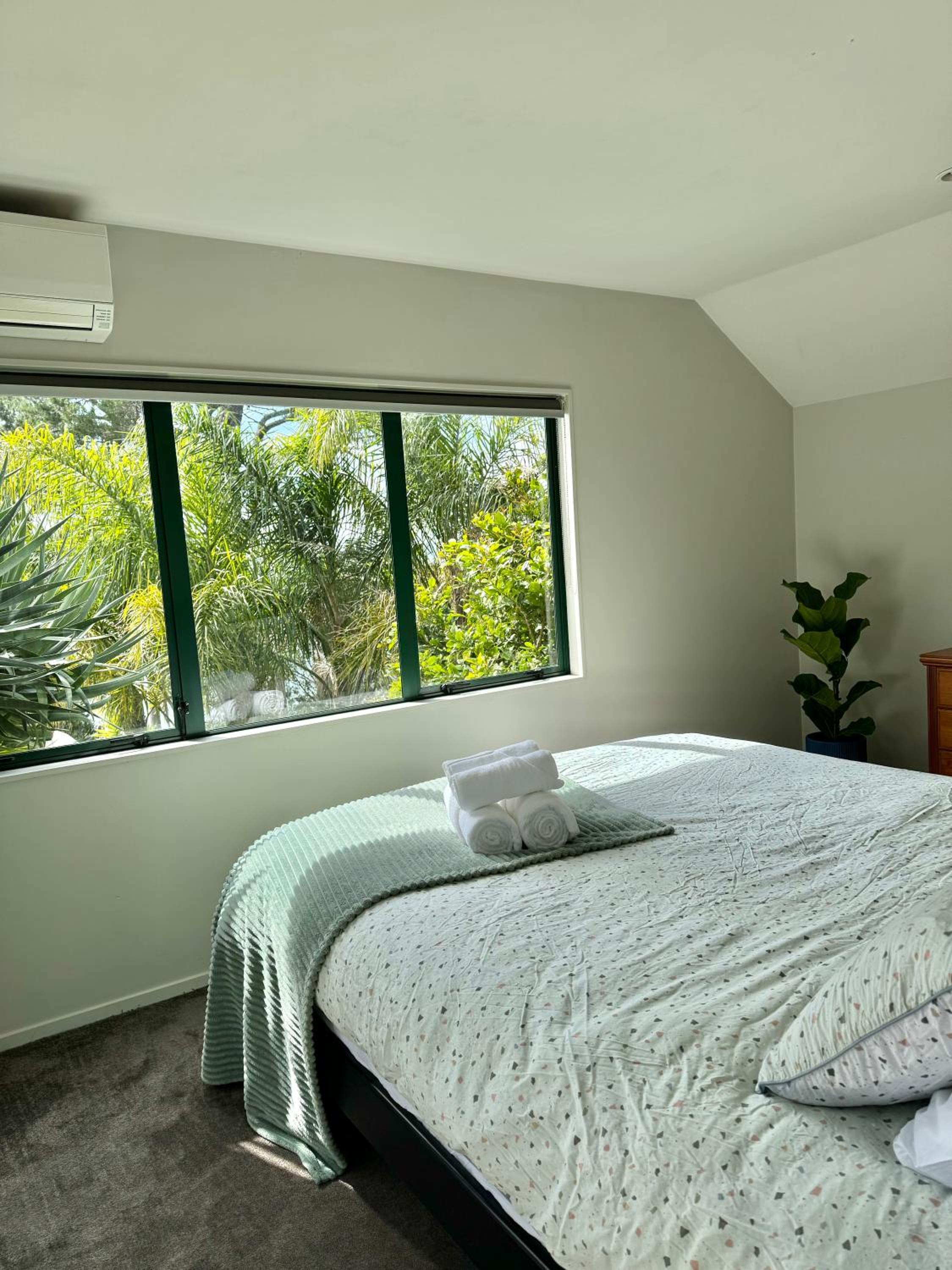Waterfront loft with city view view 5
