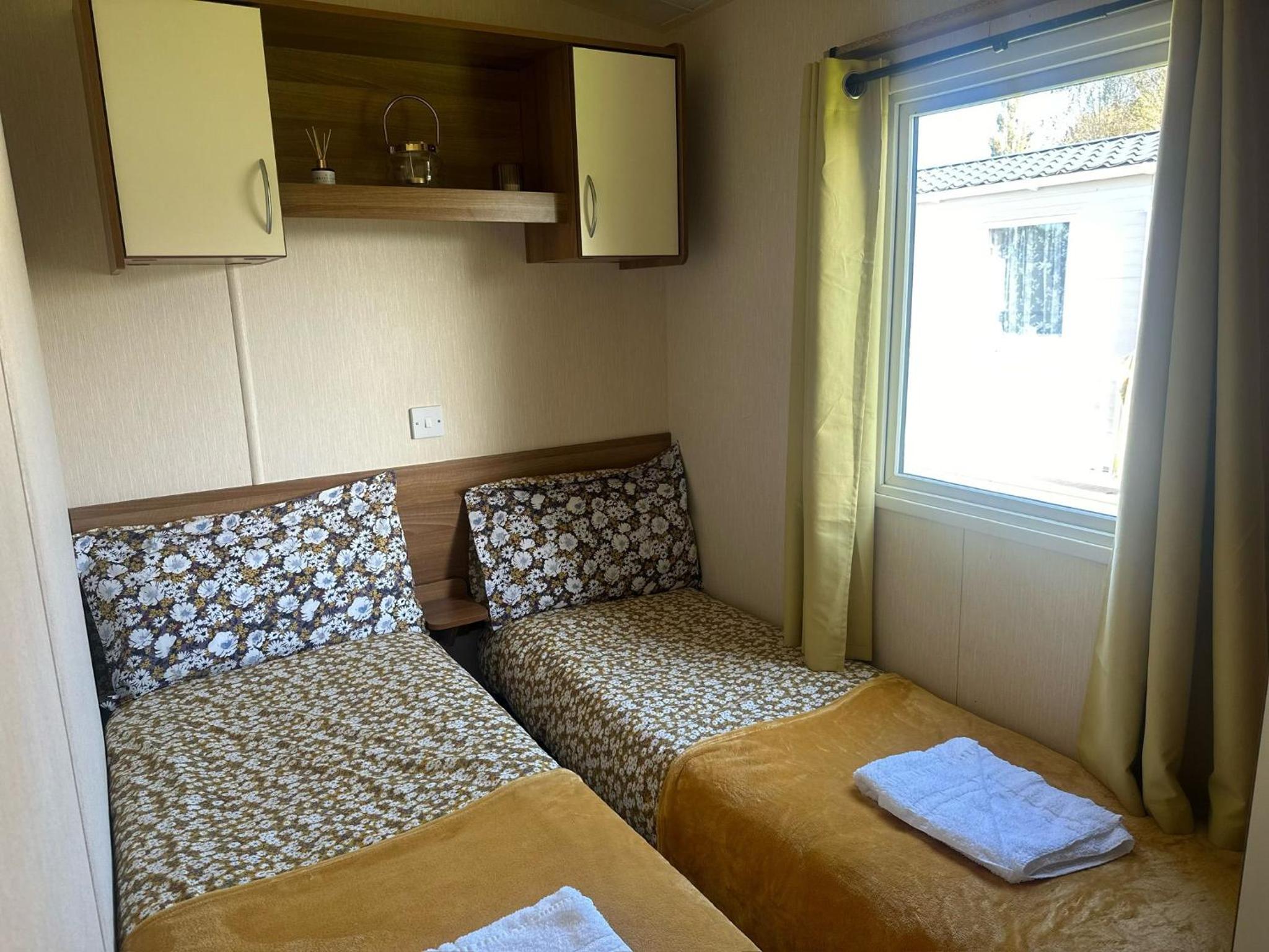 Homely 3 Bedroom Caravan in Cirencester