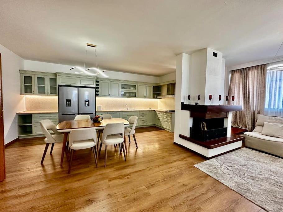 8th Floor Luxury Apartment Tirana 2