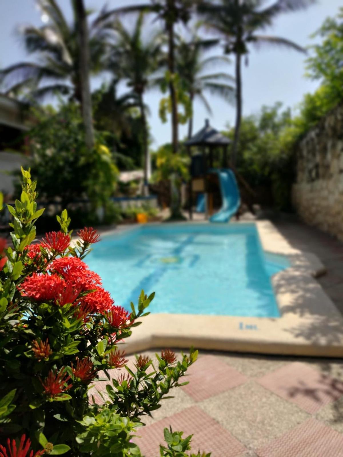Cabaña tranquila, piscina, mar y privacidad