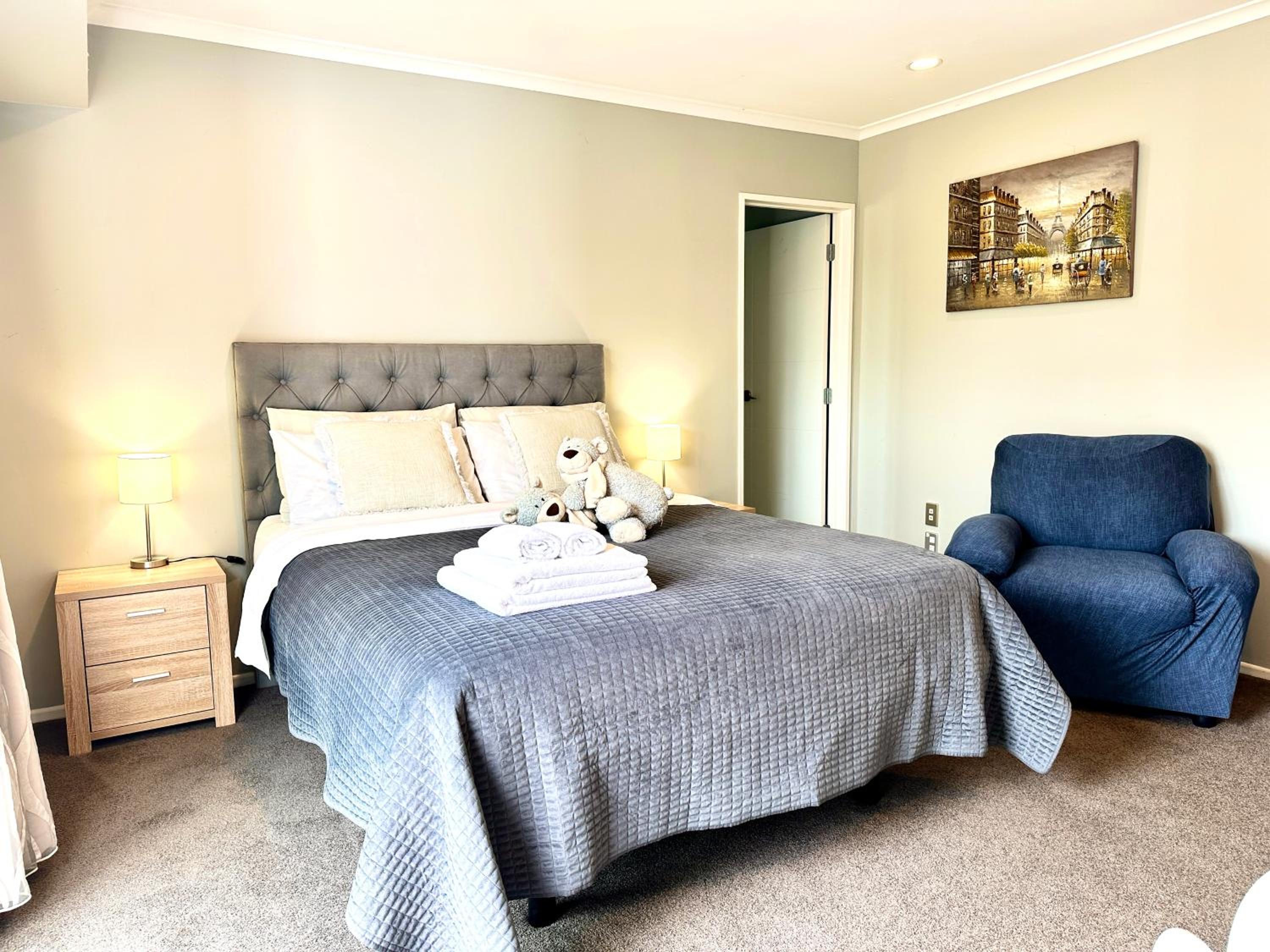 Private Guest Suite in Albany,Rosedale Amazing Bed,Netflix,Private Garden view 4