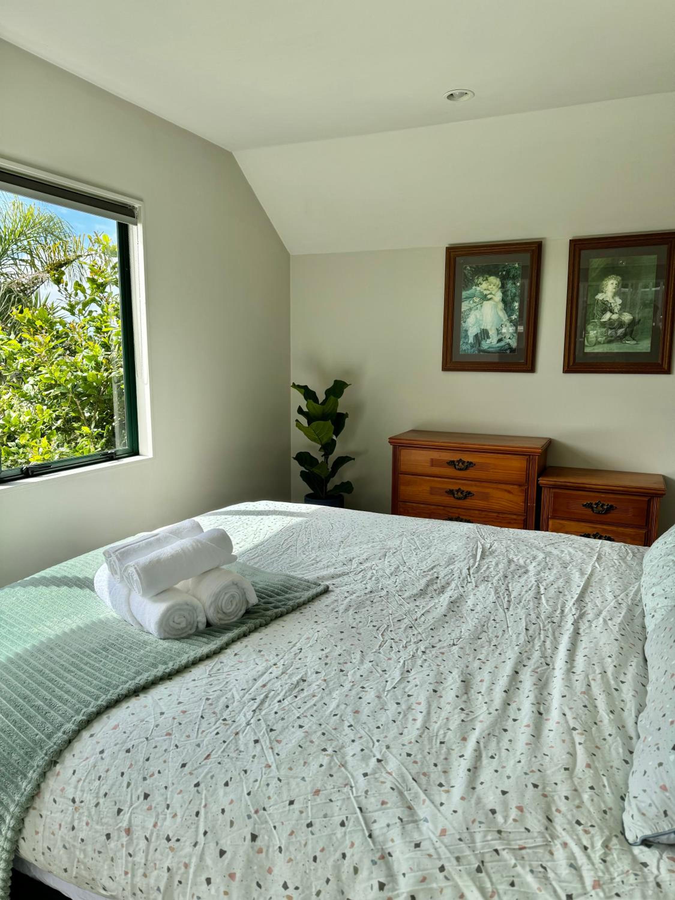 Waterfront loft with city view view 4