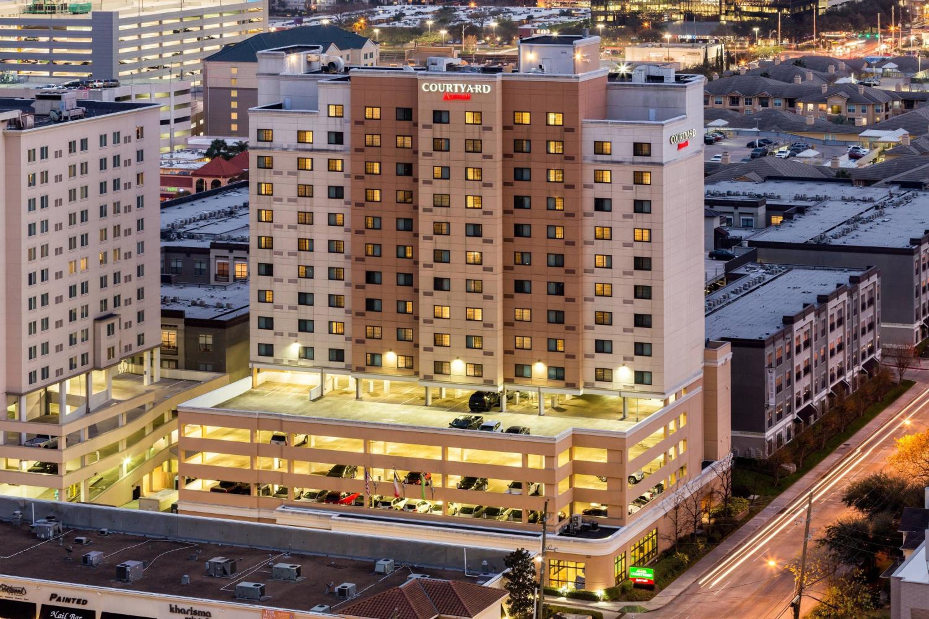 Hotel Courtyard by Marriott Houston Galleria - Image 1