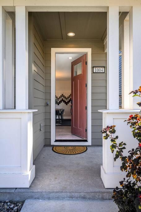 Kid-Friendly Retreat-King Bed & Steps from Nature view 5