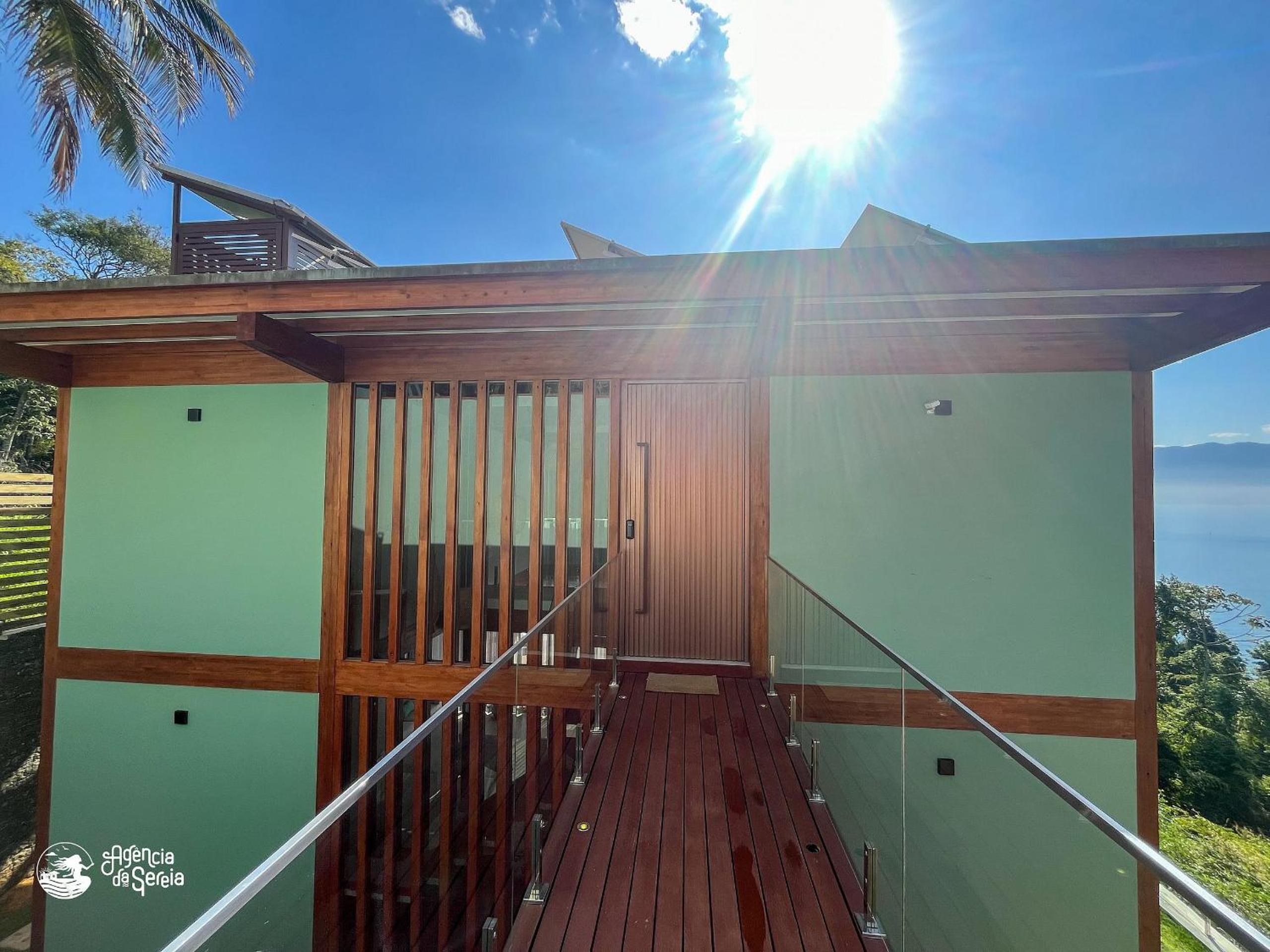 Casa com vista-mar e temporada baleias em Ilhabela