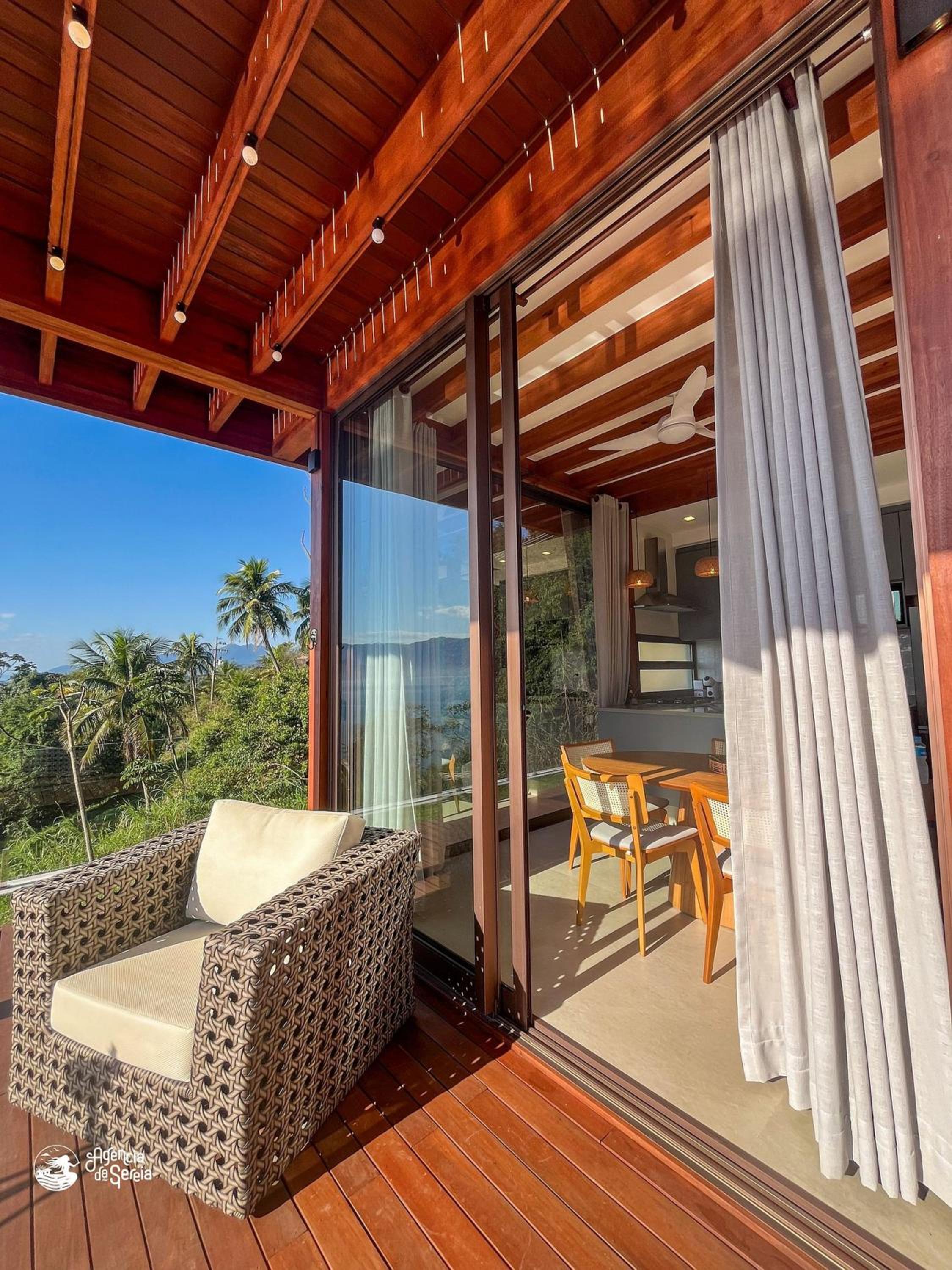 Casa com vista-mar e temporada baleias em Ilhabela
