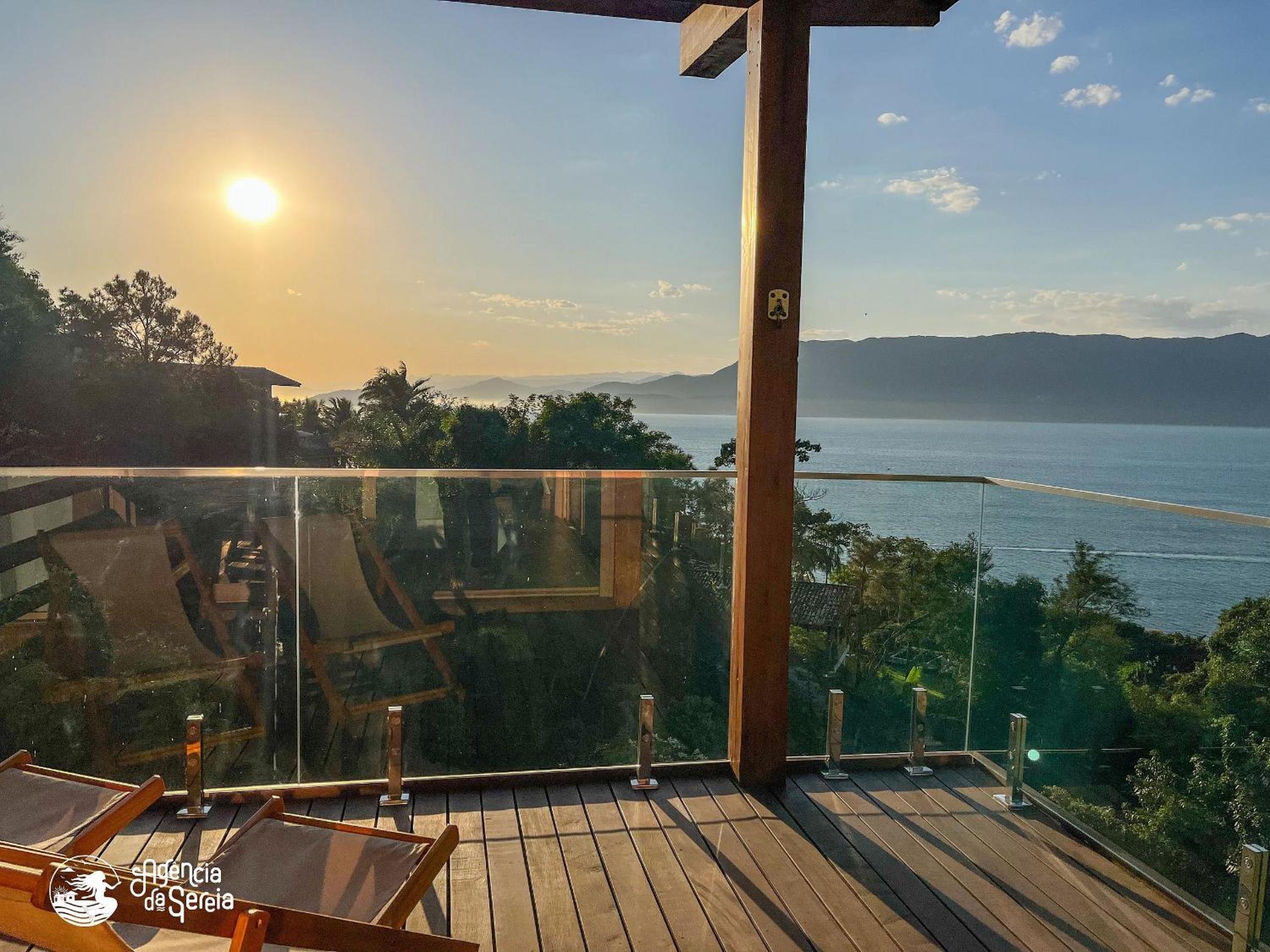 Casa com vista-mar e temporada baleias em Ilhabela