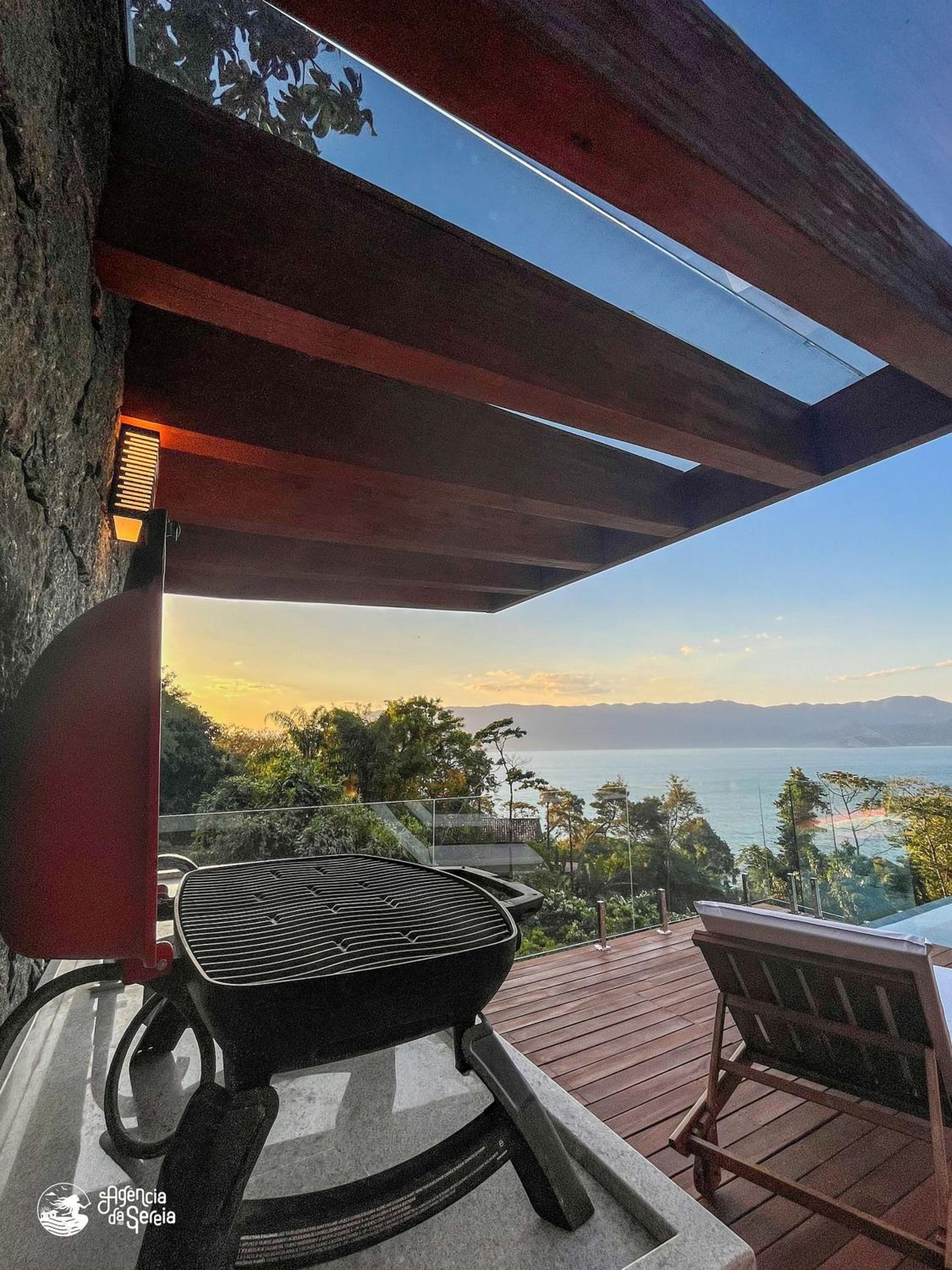 Casa com vista-mar e temporada baleias em Ilhabela