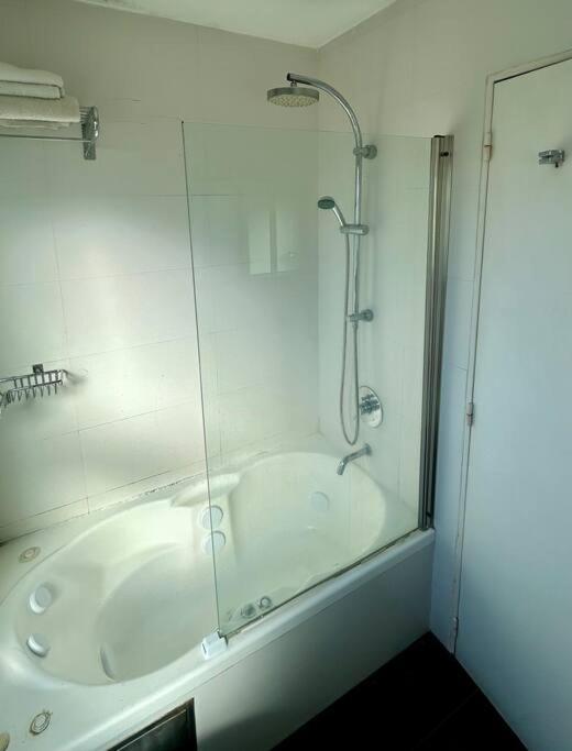 Apartamento acogedor y cómodo en el centro de la ciudad Cozy & convenient apartment downtown