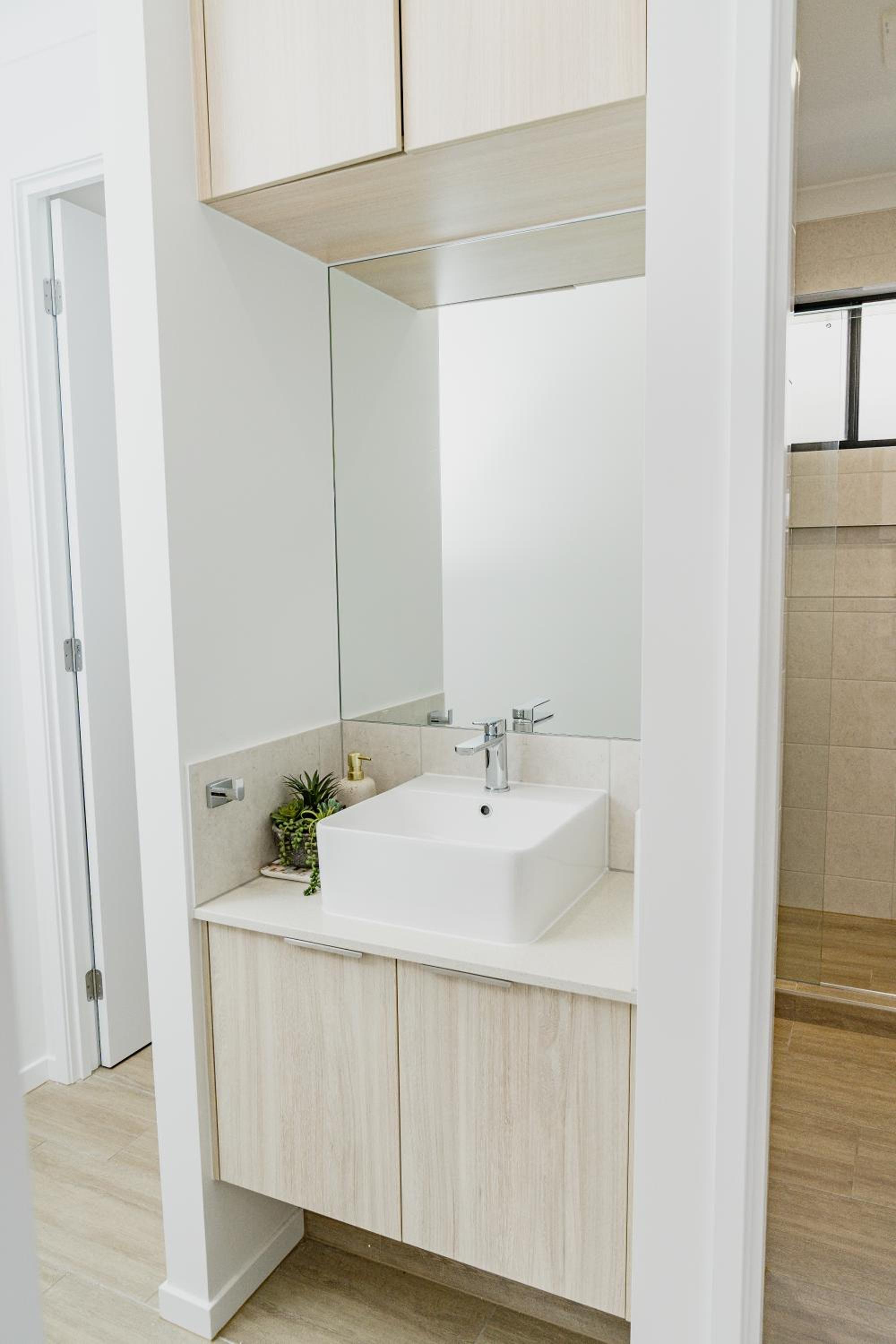 Entire Unit 02 Rooms 04 King Single Beds 11 kms to Goldcoast Airport