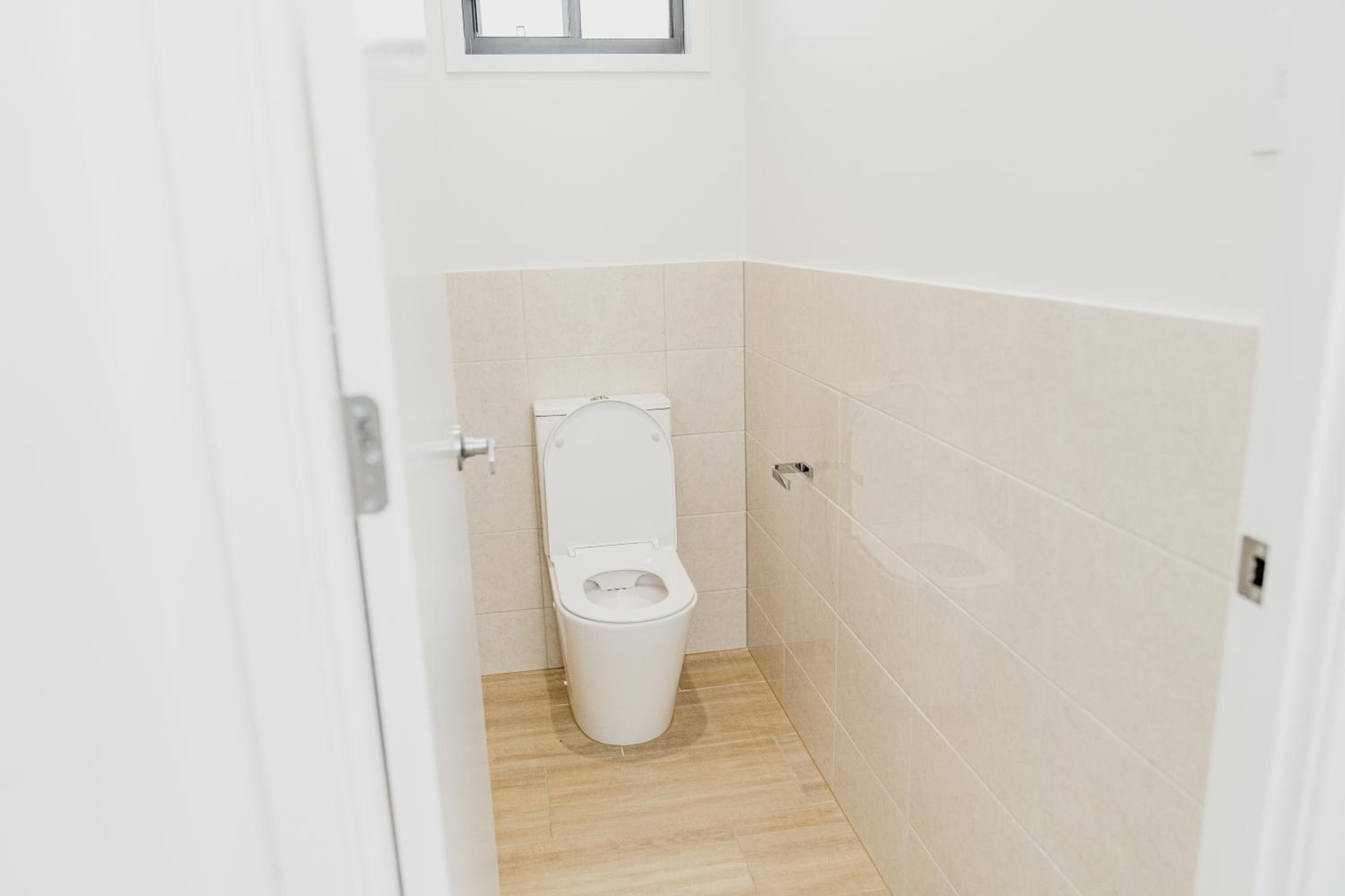 Entire Unit 02 Rooms 04 King Single Beds 11 kms to Goldcoast Airport
