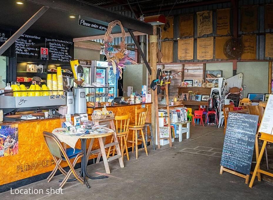 Pet-friendly slice of Carrodise