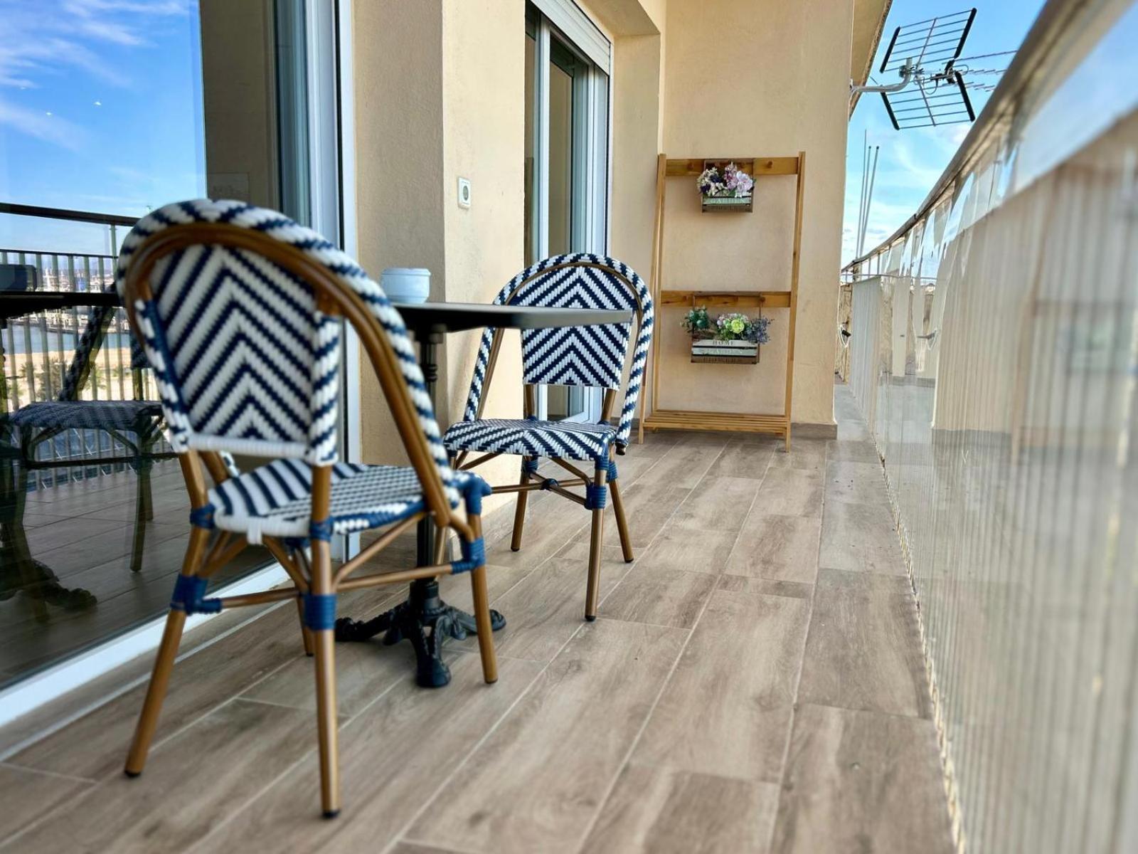 Apartamento Moderno y Amplio con Vistas a La Bahía