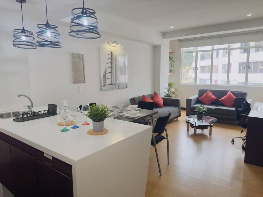 CONT 606 Céntrico y Exclusivo Apartamento