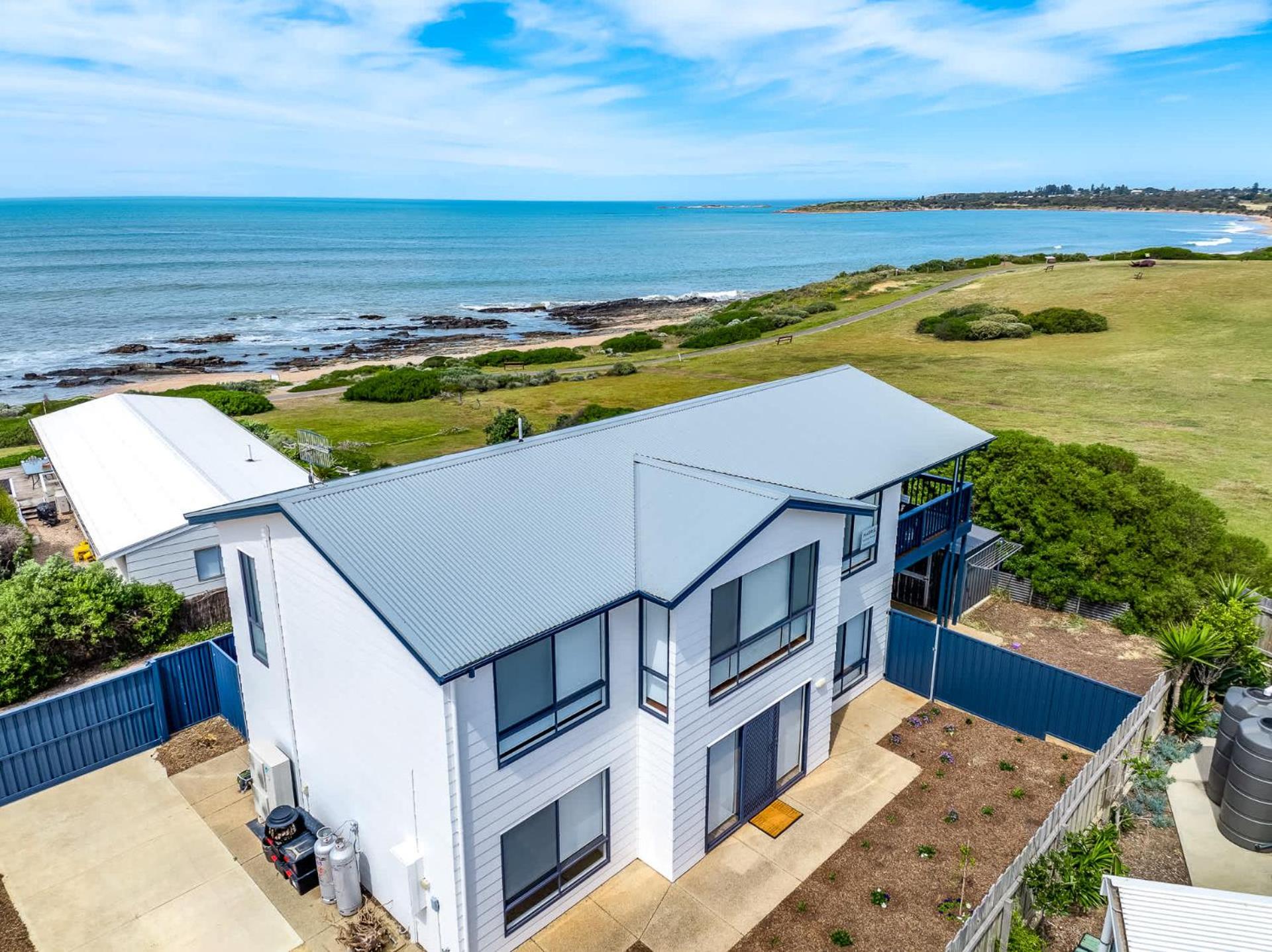 27 Seaview - Pets Negotiable - Wi-Fi - No Linen Included