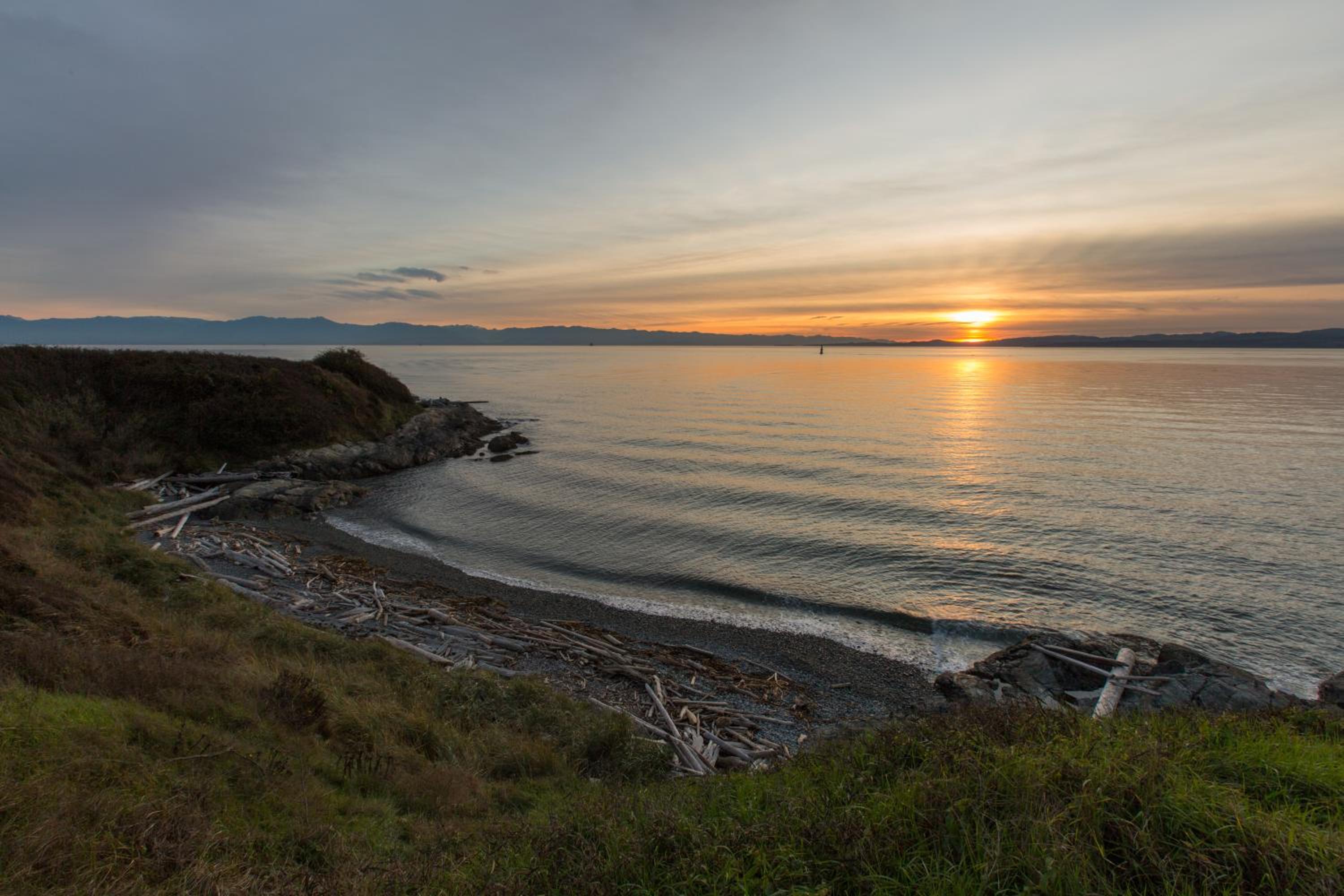 Menzies Manor #5 Penthouse-Charming Penthouse James Bay, Steps to the Ocean by Victoria Prime!