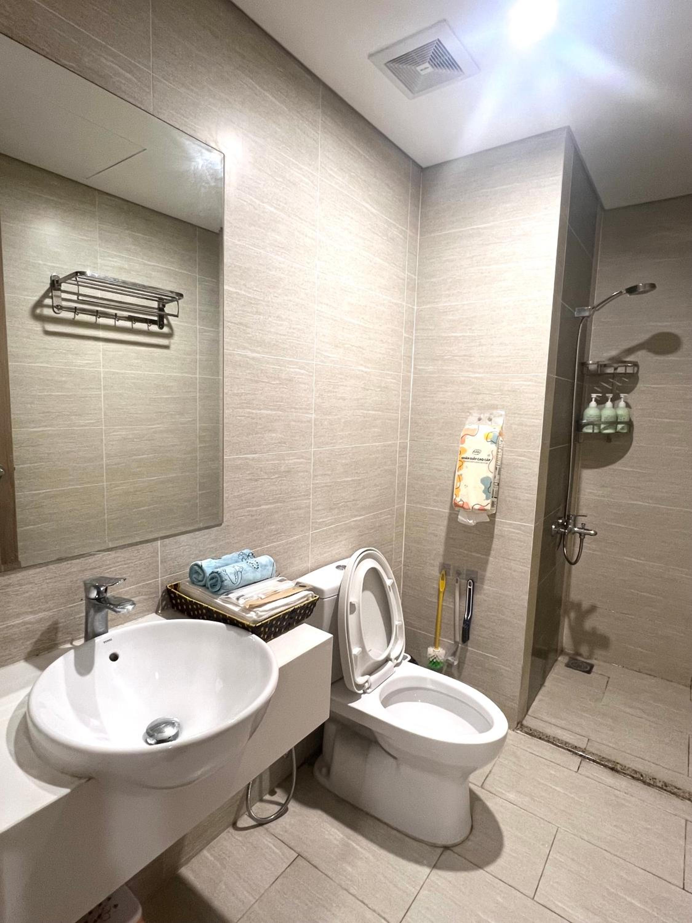KKHomestay S102 Vinhomes Ocean Park - Book with us, and we will never cancel your booking on our end
