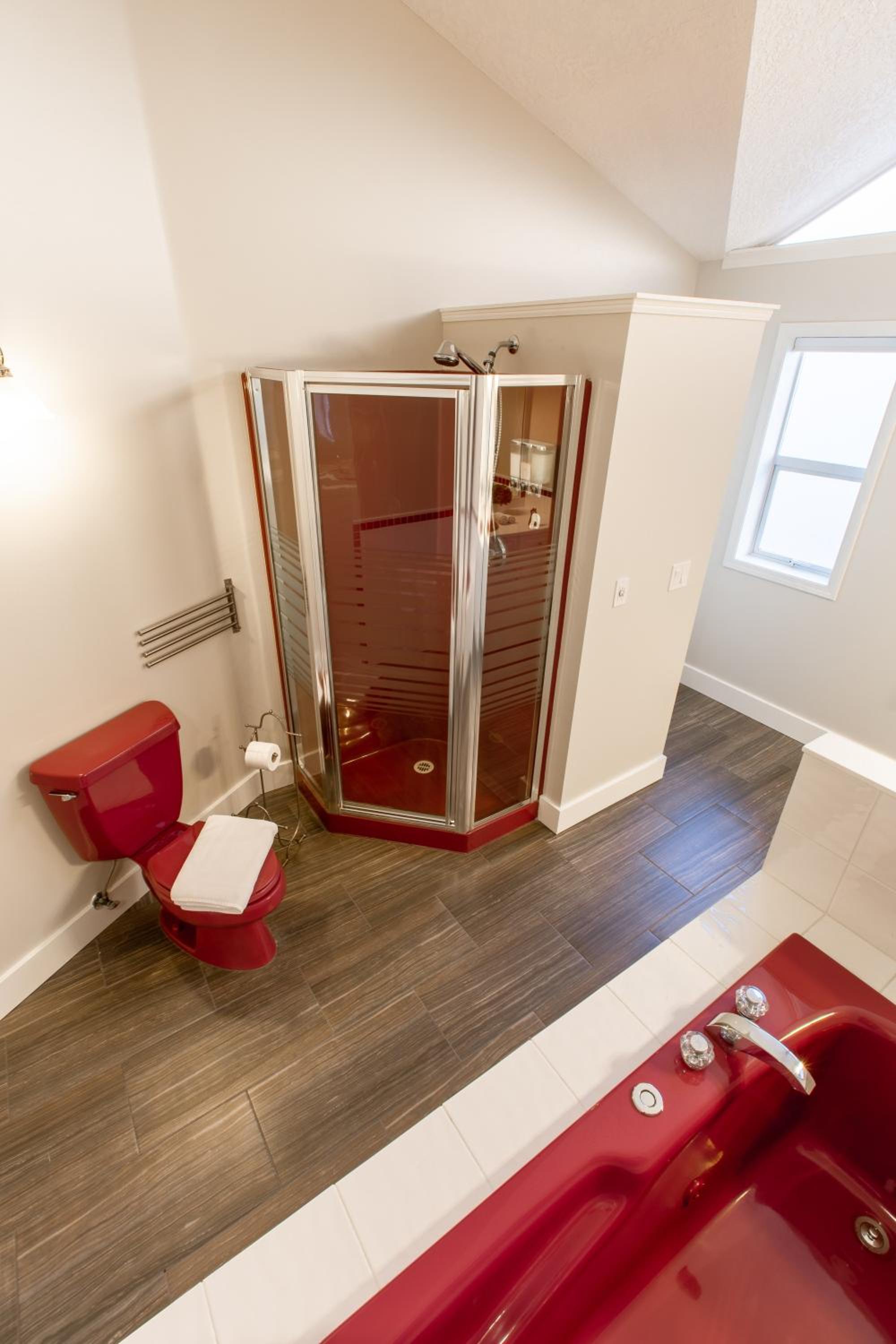 Menzies Manor #5 Penthouse-Charming Penthouse James Bay, Steps to the Ocean by Victoria Prime!