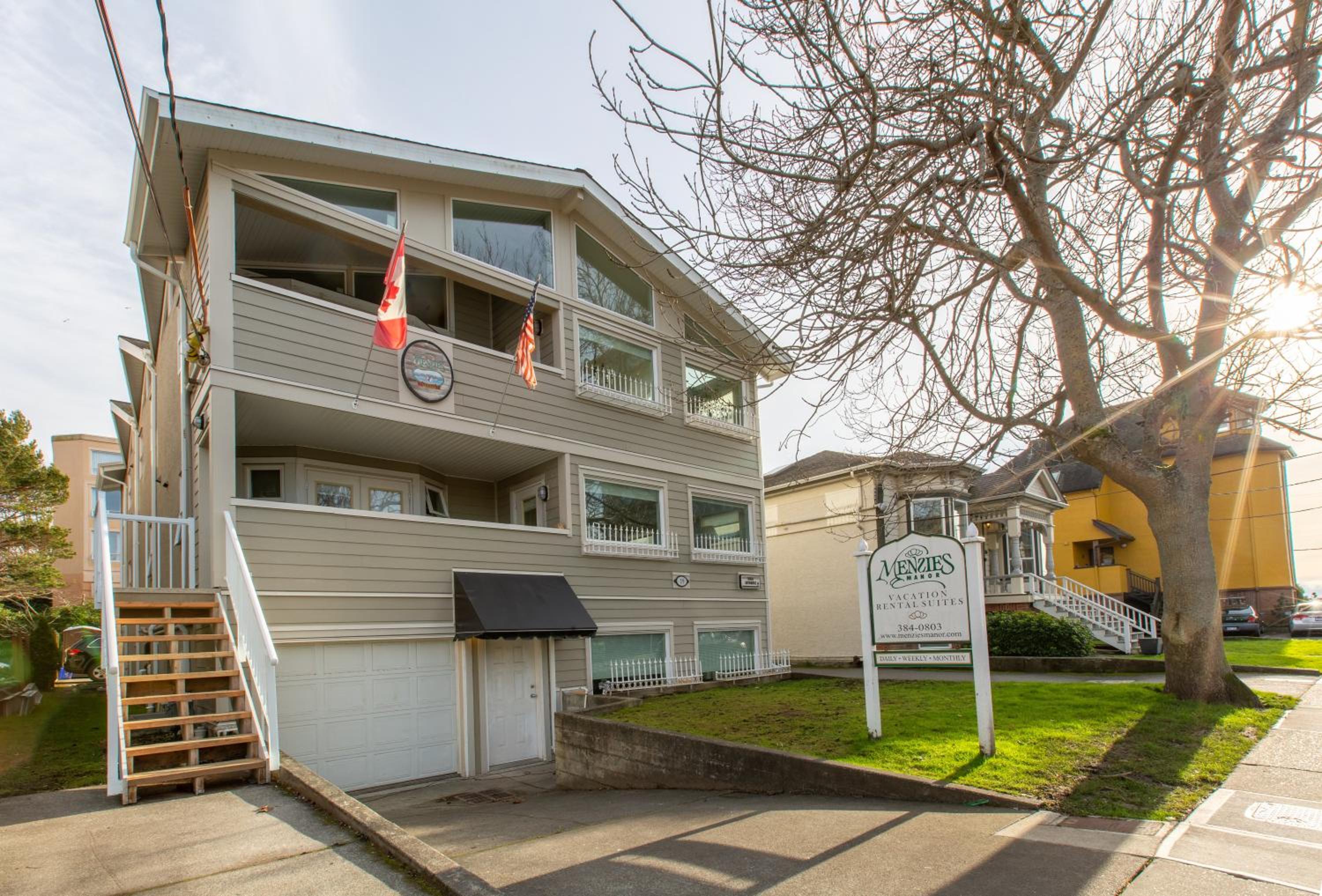 Menzies Manor #5 Penthouse-Charming Penthouse James Bay, Steps to the Ocean by Victoria Prime!