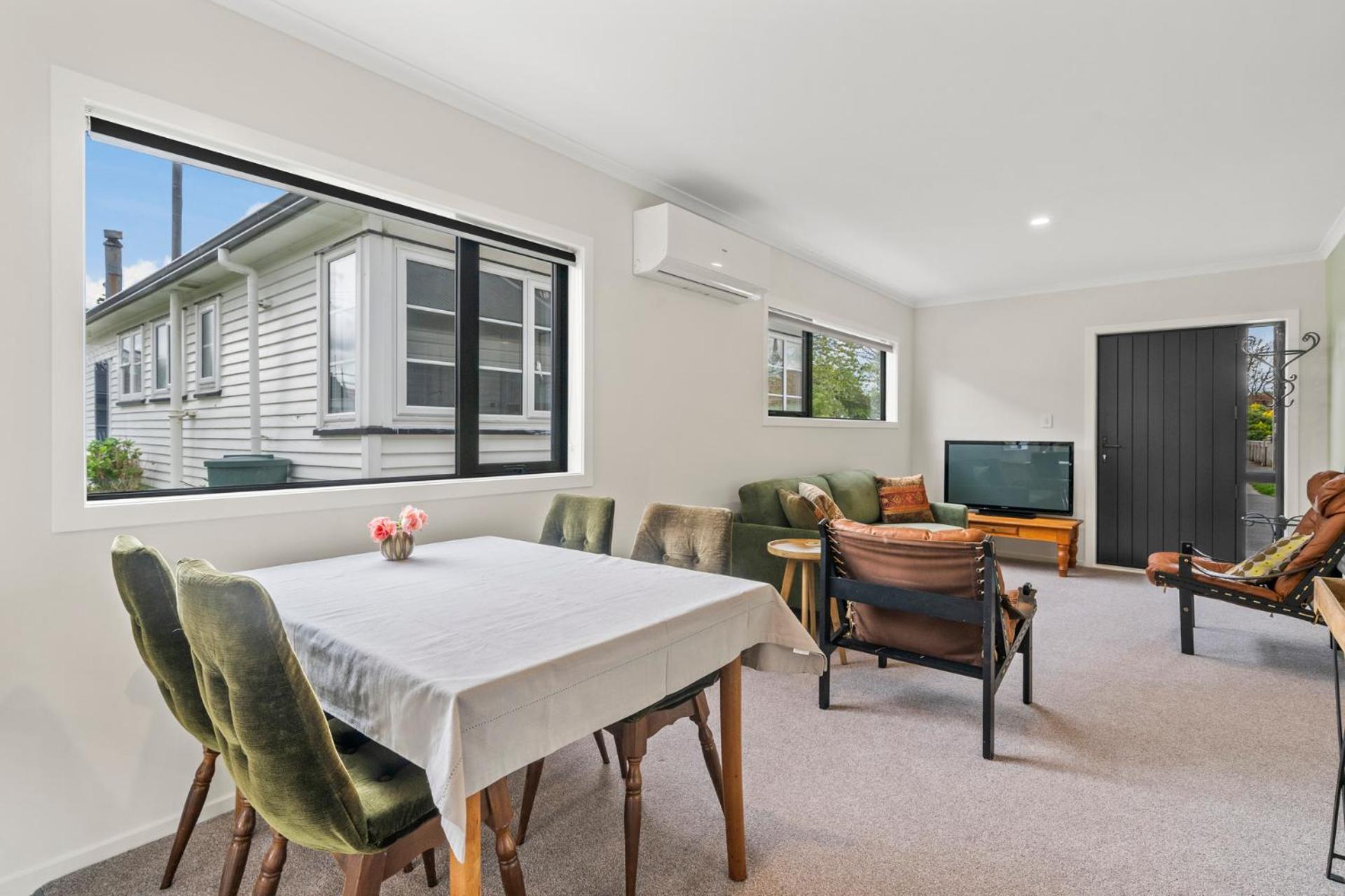 Birch Cottage - Greytown Holiday Home view 5