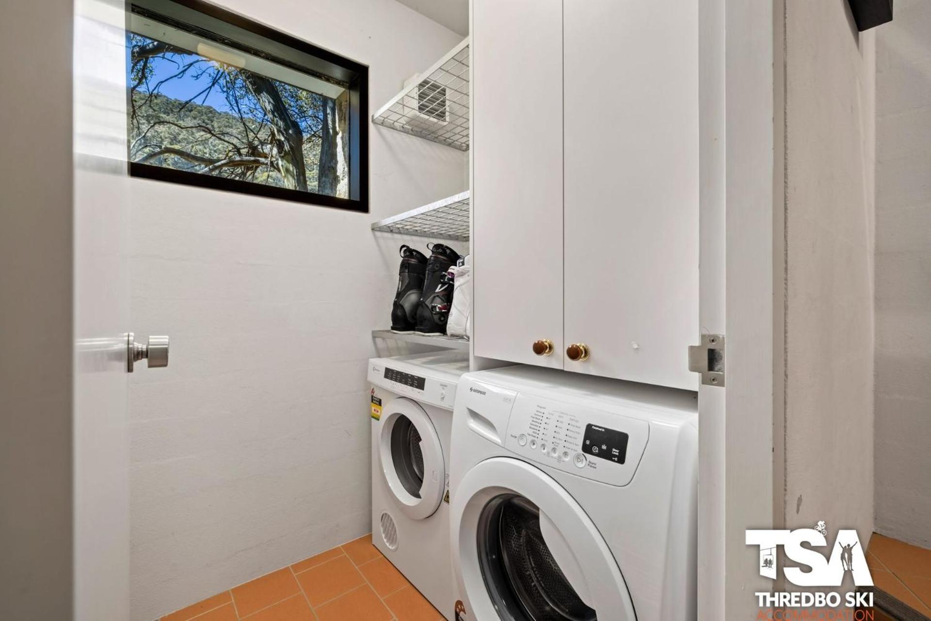 Ironmongie 3, Woodridge