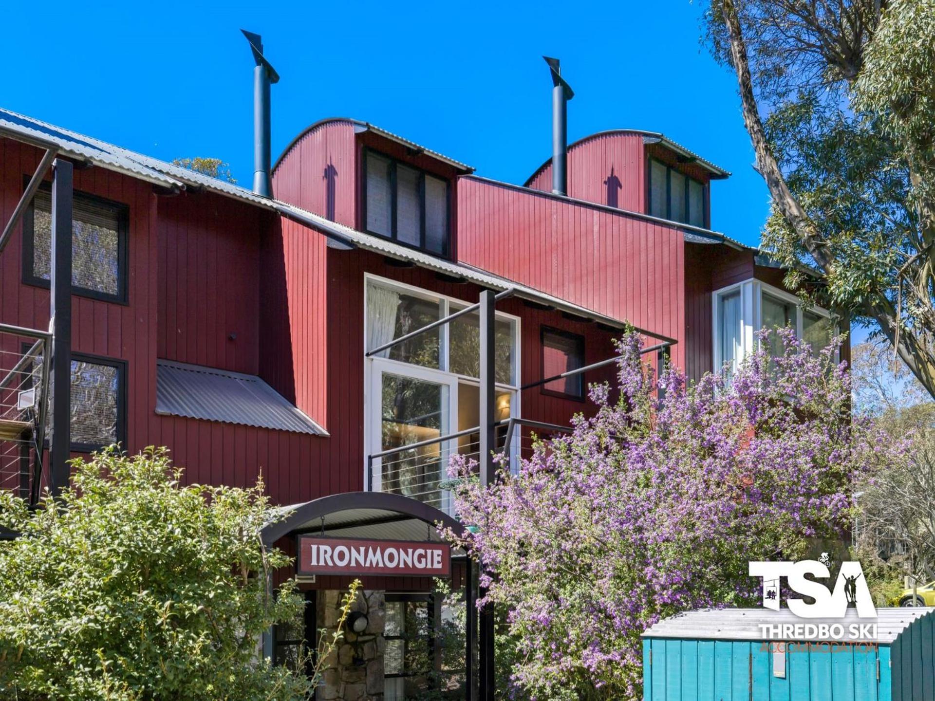 Ironmongie 3, Woodridge