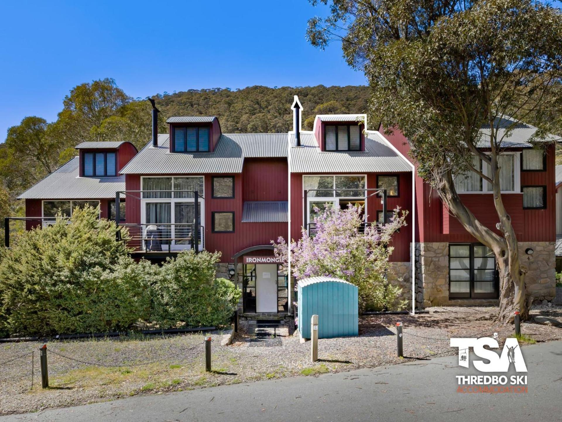 Ironmongie 3, Woodridge