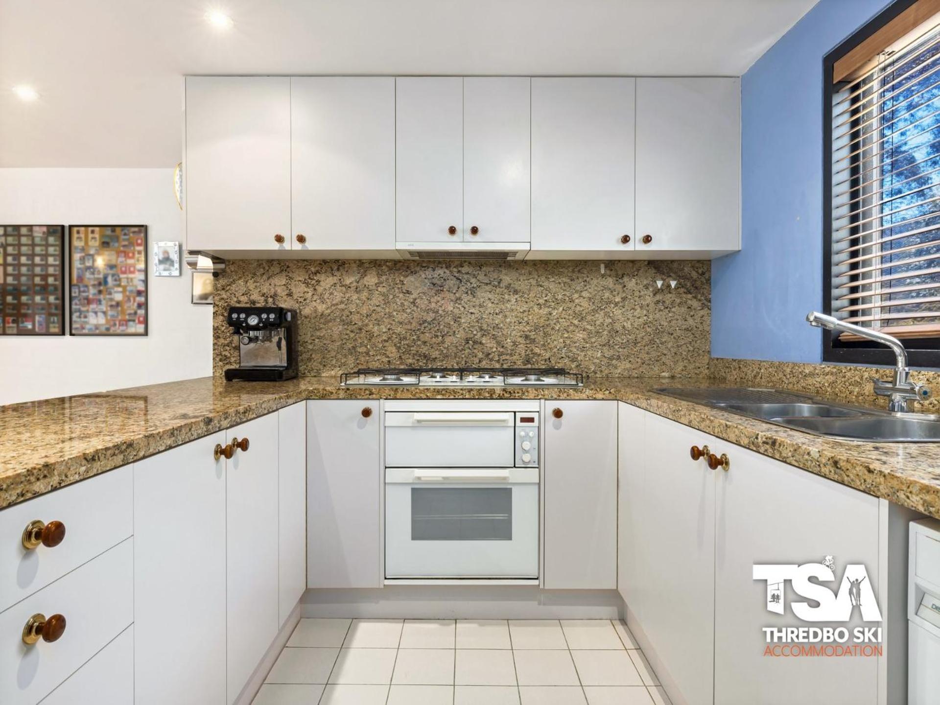 Ironmongie 3, Woodridge