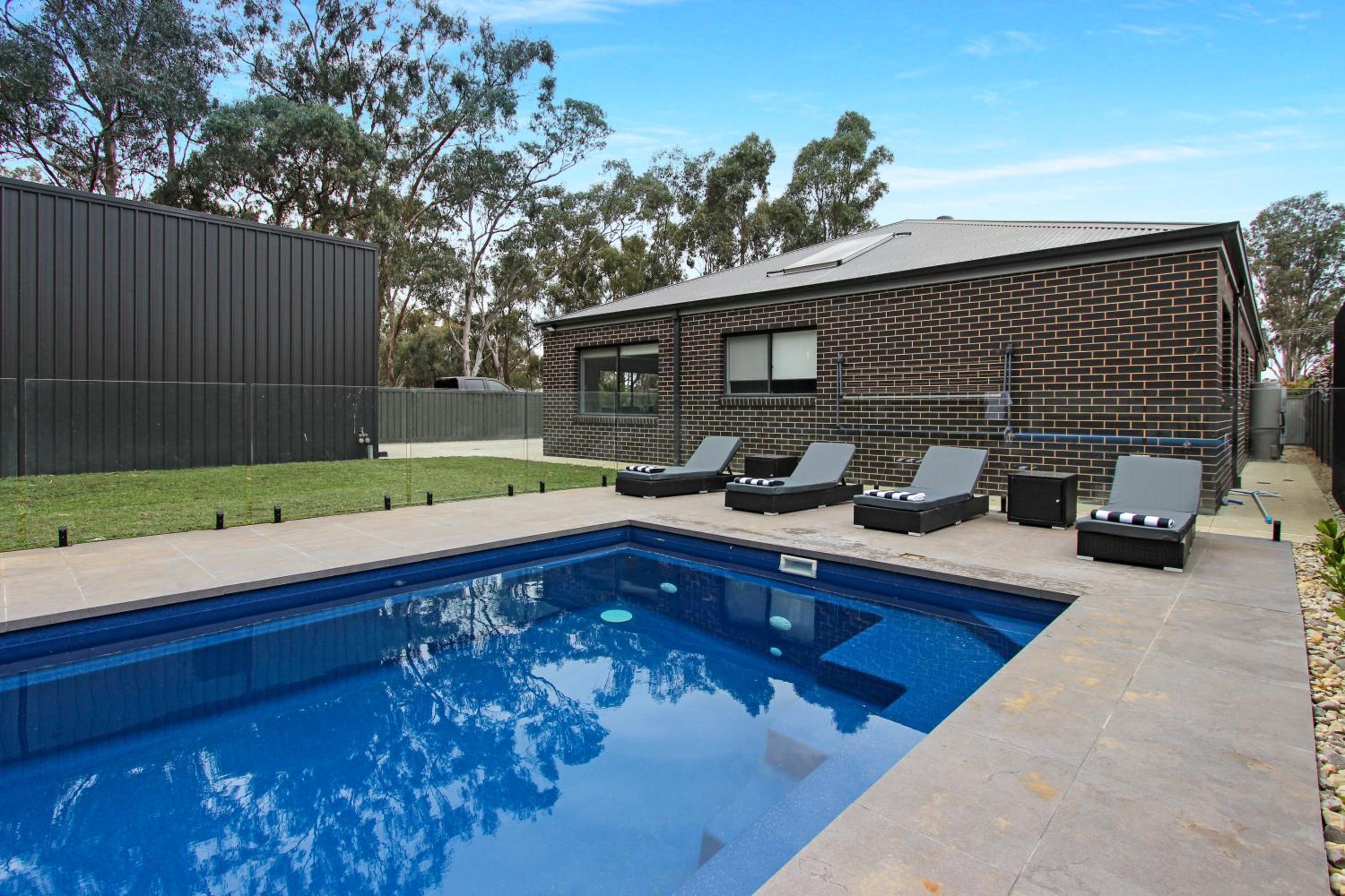 Modern retreat. Pets welcome