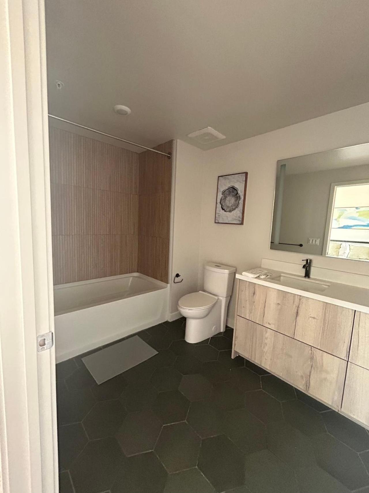 Exquisite Luxury Living in Central Los Angeles - Image 4