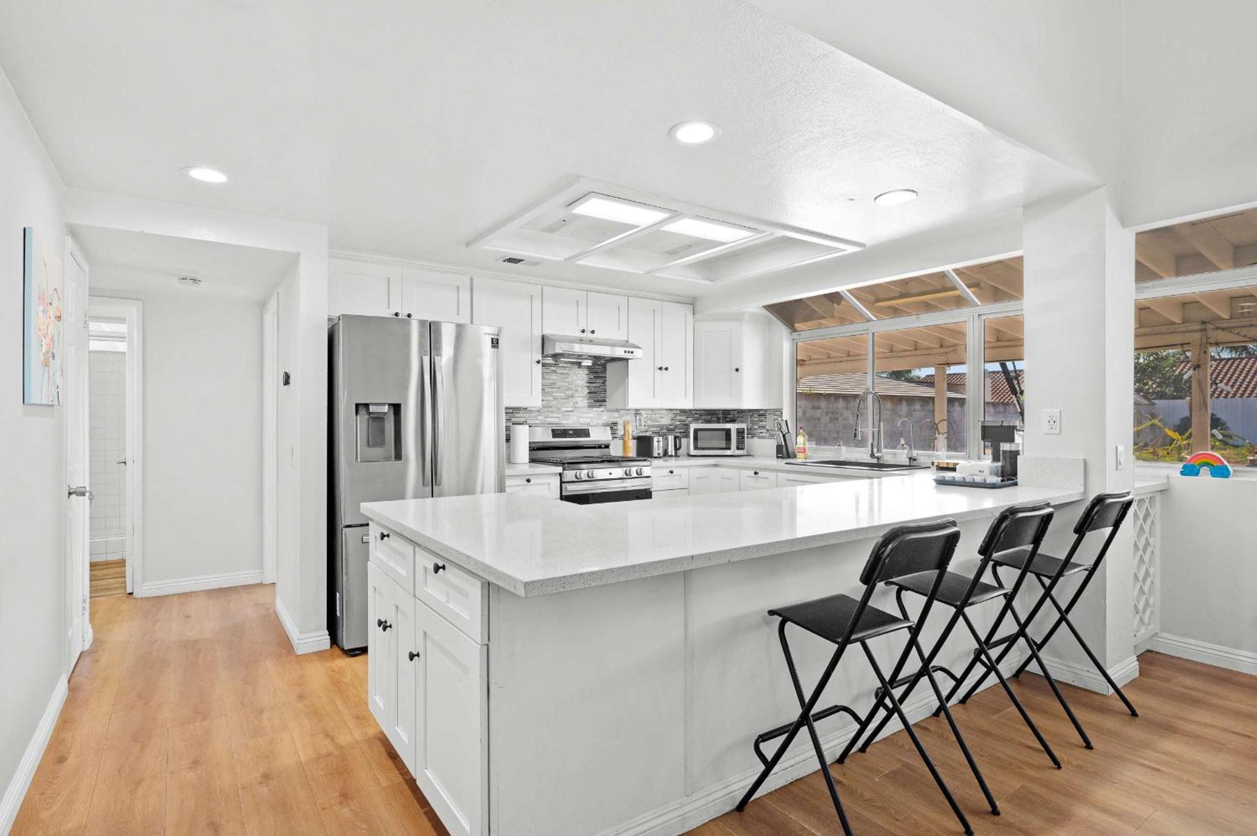 Spacious Retreat Near Iconic LA Sights view 3